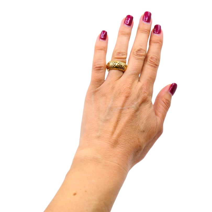 The Bulgari Parentesi ring in 18k yellow gold is an iconic piece from the Parentesi collection, introduced in the early 1980s. Inspired by the travertine joints of Rome's ancient stone pavements, the design features interlocking geometric shapes