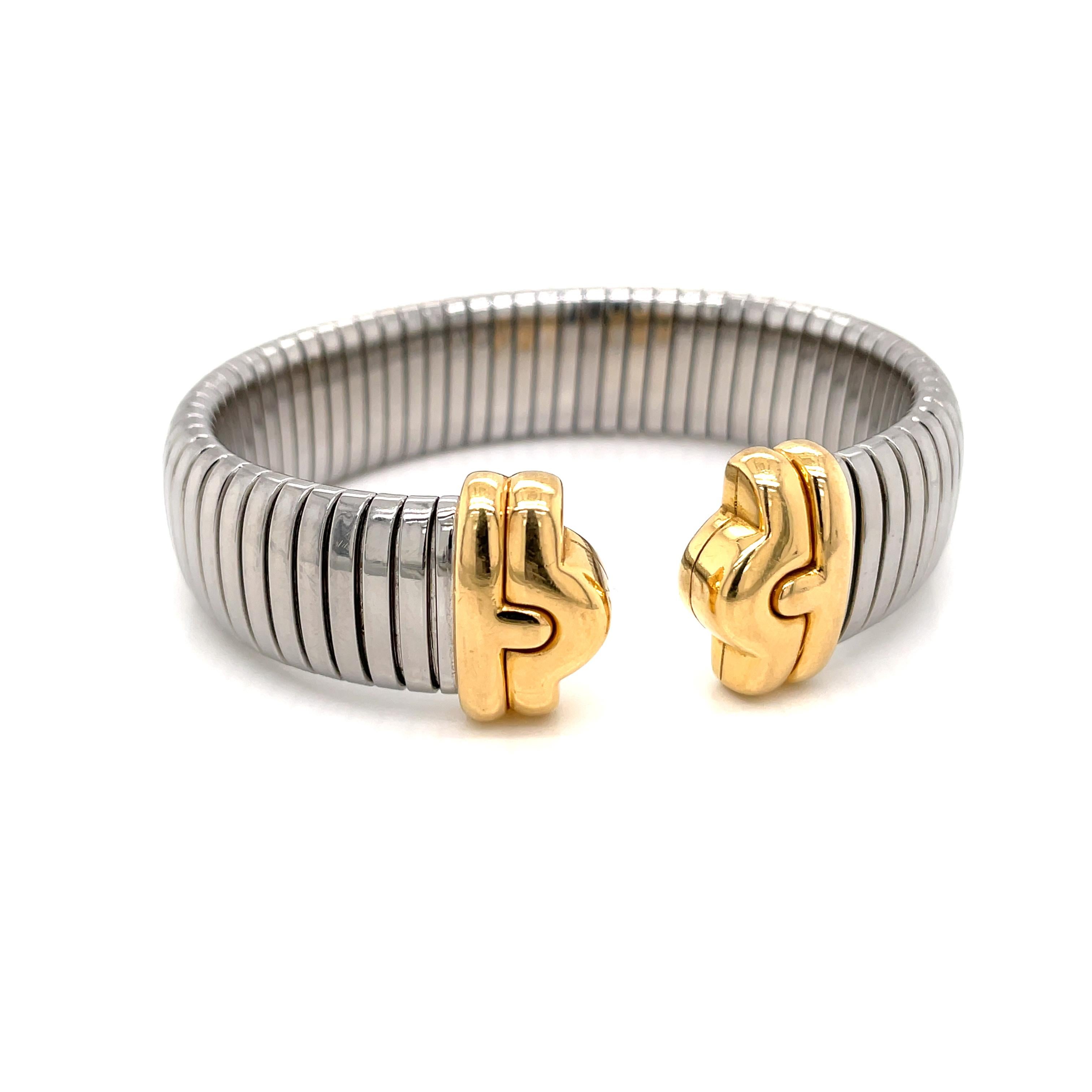 Iconic vintage Tubogas Bulgari Parentesi bracelet cuff. Stainless steel flexible body of the bracelet and 18k yellow gold ends.

Material: 18kt yellow gold, stainless steel
Total weight: 57 gr

Measurements: The bracelet can fit a 17/18 cm wrist,