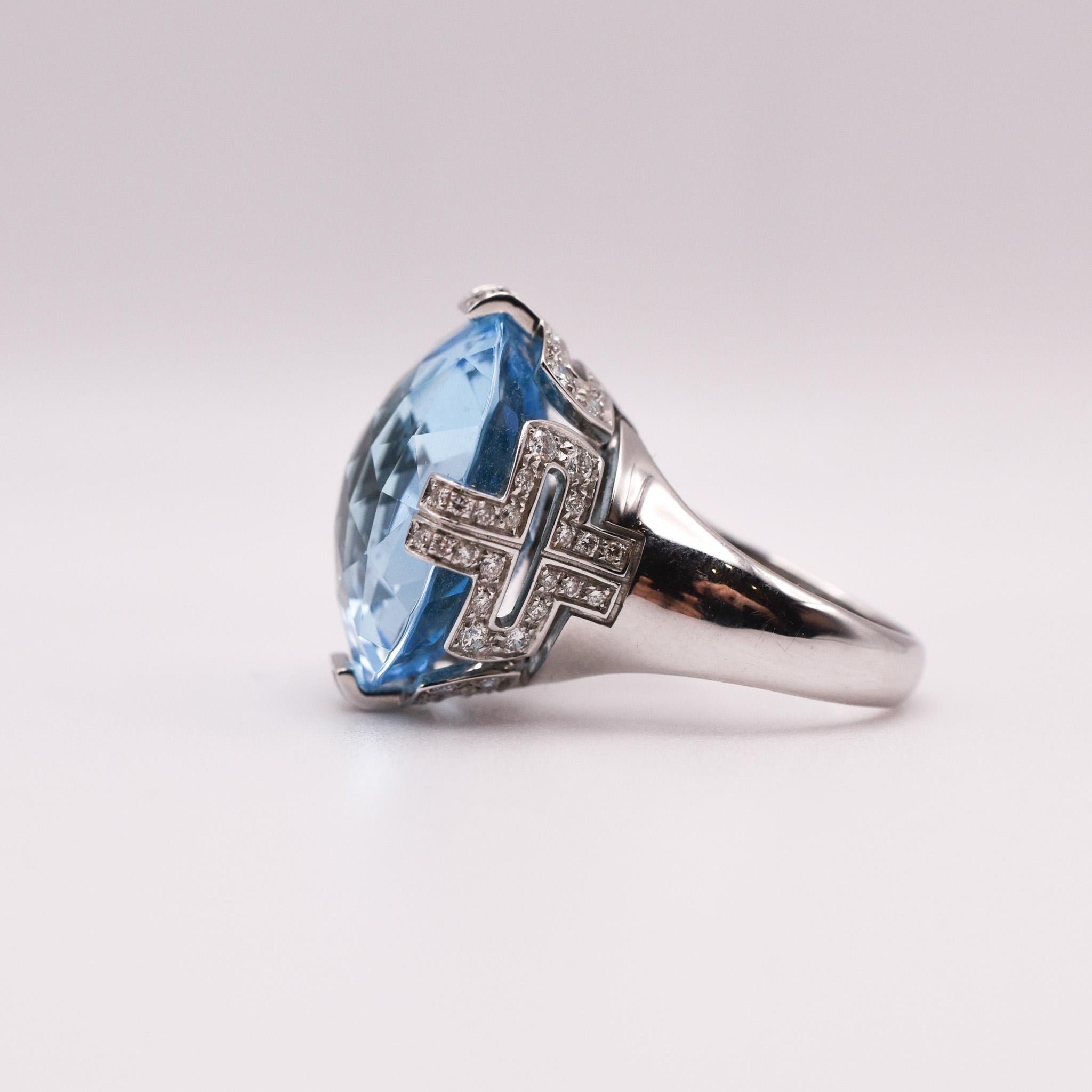 Bulgari 'Parenthesis' 18k Gold Blue Topaz & Diamond Cocktail Ring In Excellent Condition For Sale In New York, NY