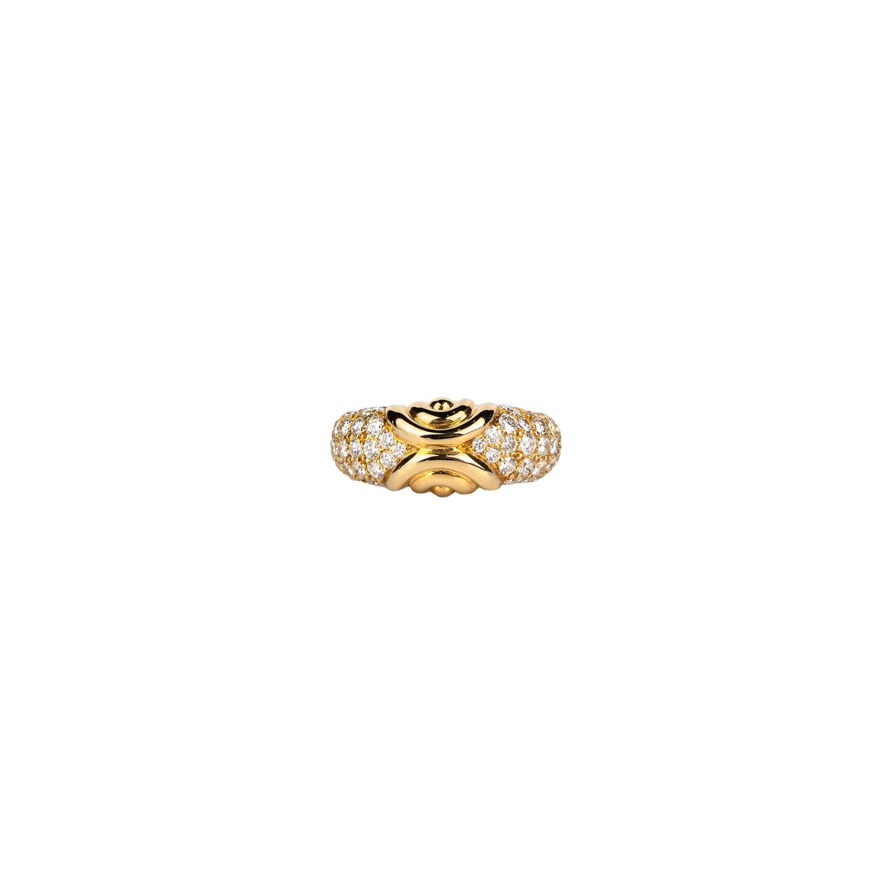 A classic vintage Bulgari ring in the 'Doppio Cuore' style, mounted on 18k yellow gold with pavé diamonds. Made in Italy, circa 1980.