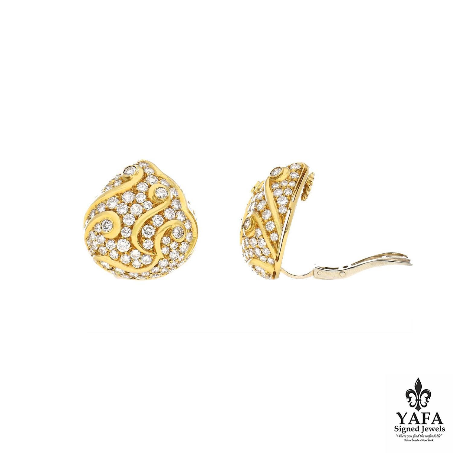 BULGARI Pave Diamond Earrings In Excellent Condition For Sale In New York, NY