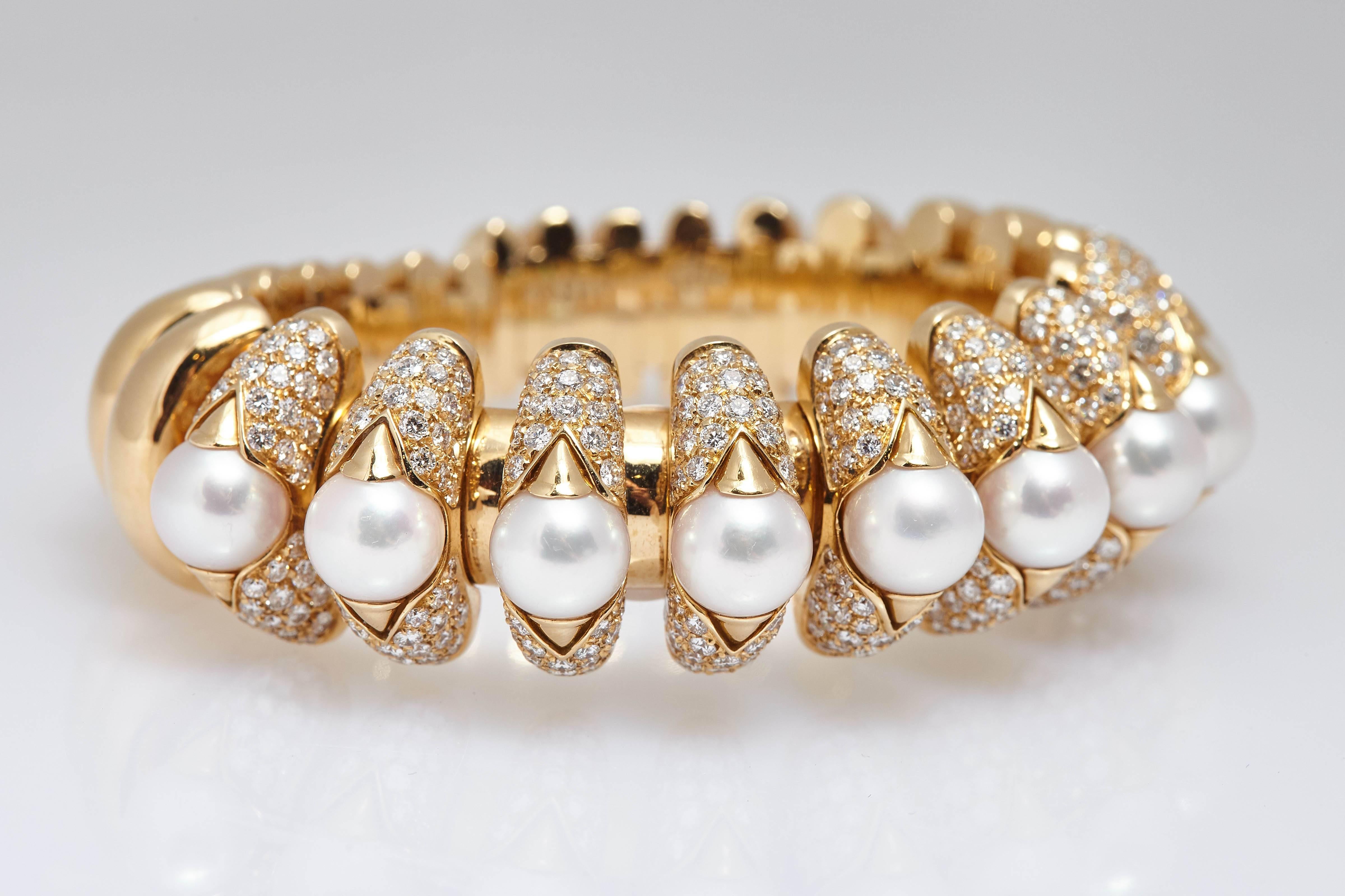 Bulgari Pearl Diamond Gold Bracelet In Excellent Condition In New York, NY