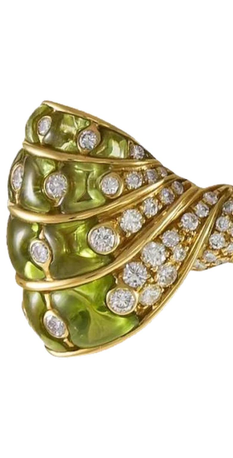 Bulgari bow brooch in 18kt yellow gold with peridots and diamonds.