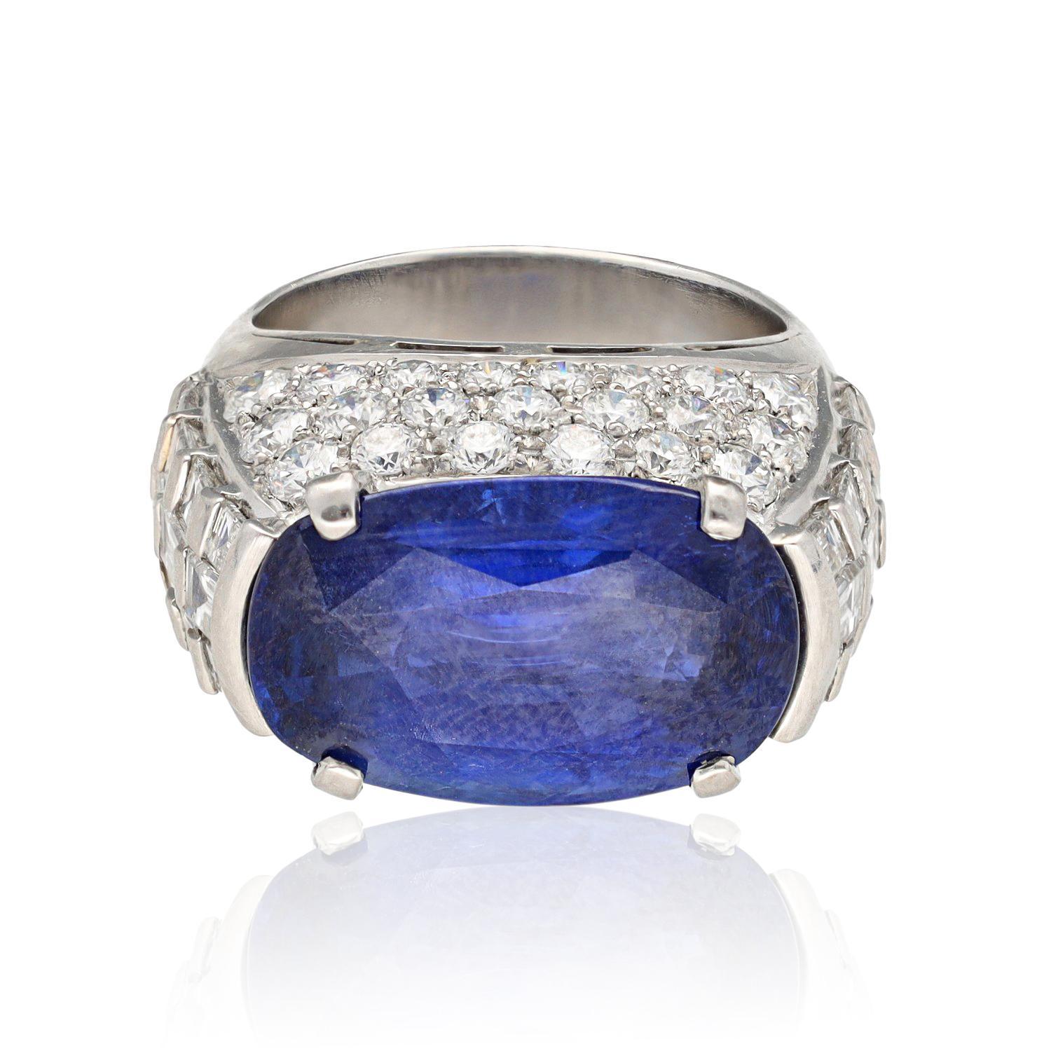 BULGARI Bague en platine avec diamant et saphir ovale de Ceylan sans chaleur