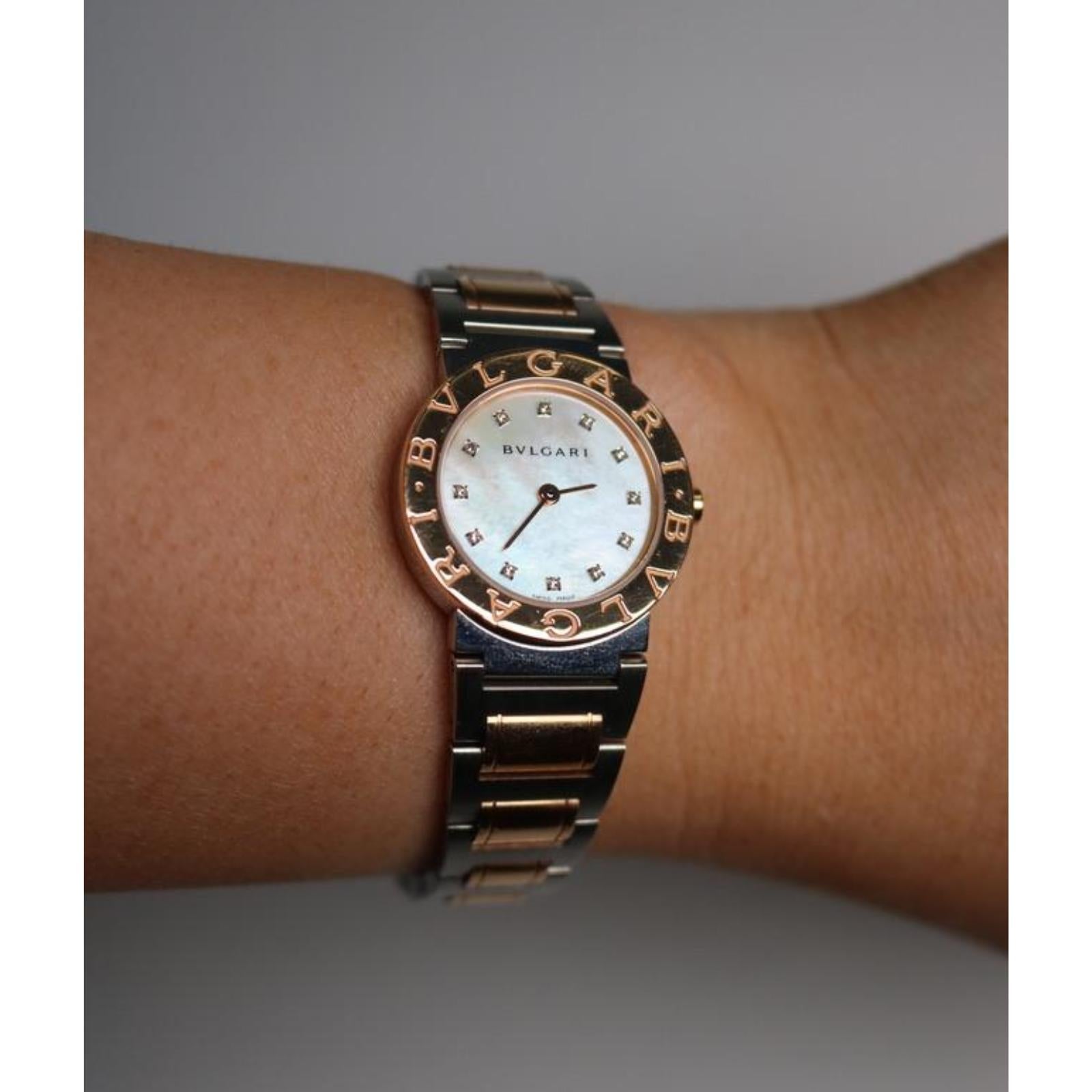 Bulgari Quarz Perlmutt und Diamant Damenuhr im Angebot 9