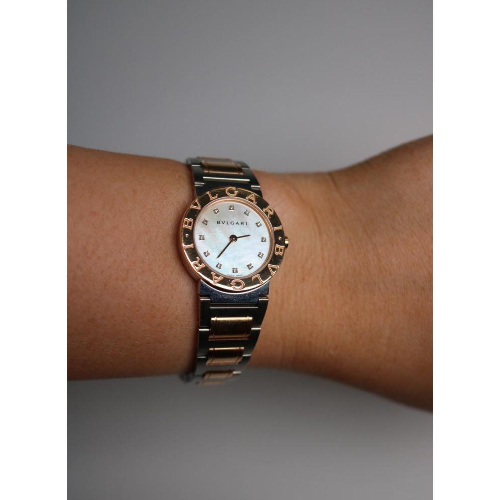 Bulgari Quarz Perlmutt und Diamant Damenuhr (Moderne) im Angebot