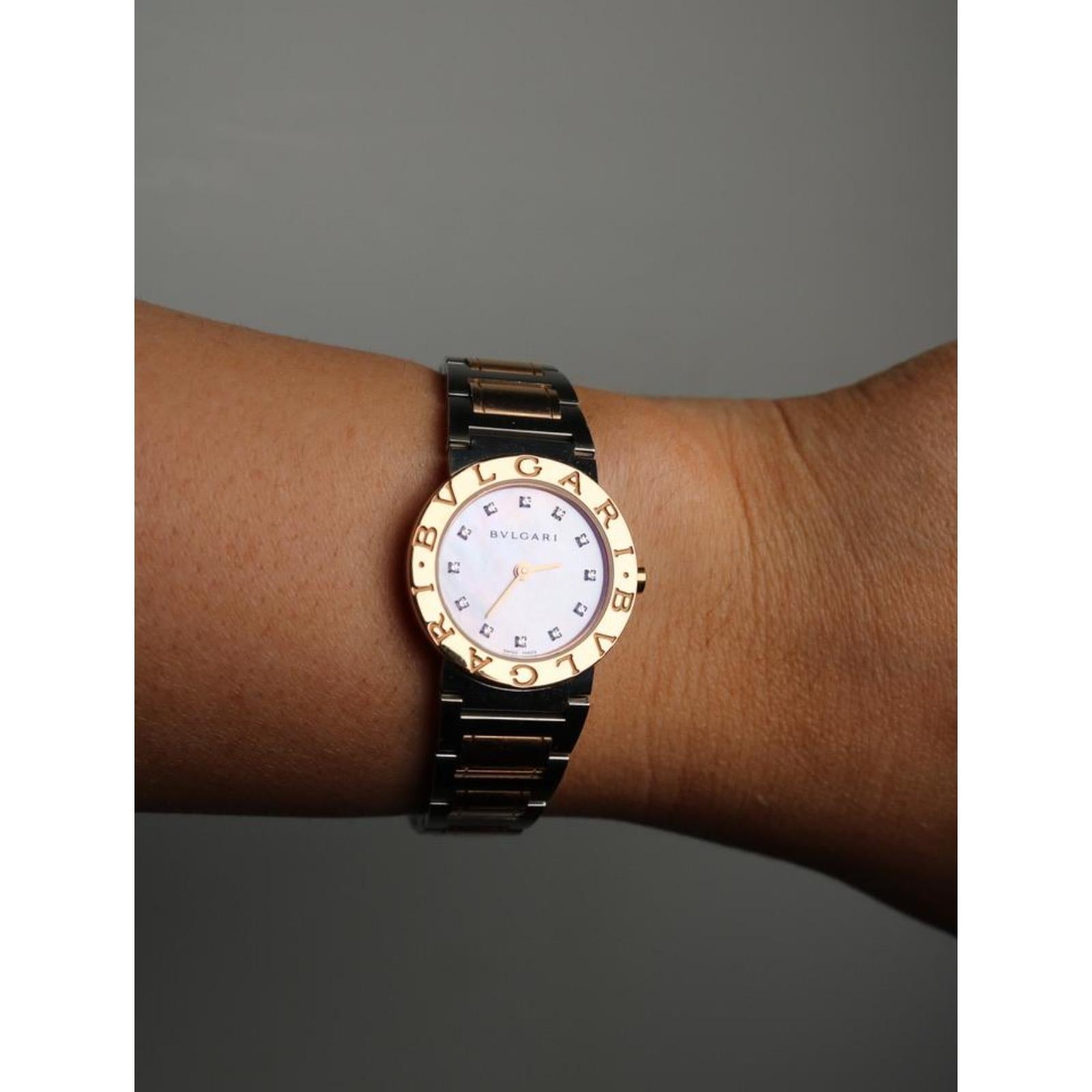 Bulgari Quarz Perlmutt und Diamant Damenuhr im Zustand „Gut“ im Angebot in Fairfield, CT