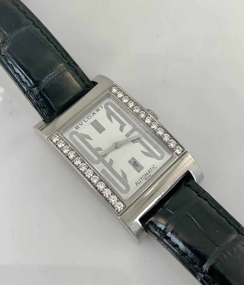 Taille ronde Bulgari Montre Rettangolo à bracelet en cuir et diamants en vente