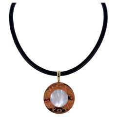Bulgari, collier Tondo réversible en nacre et onyx 18 carats