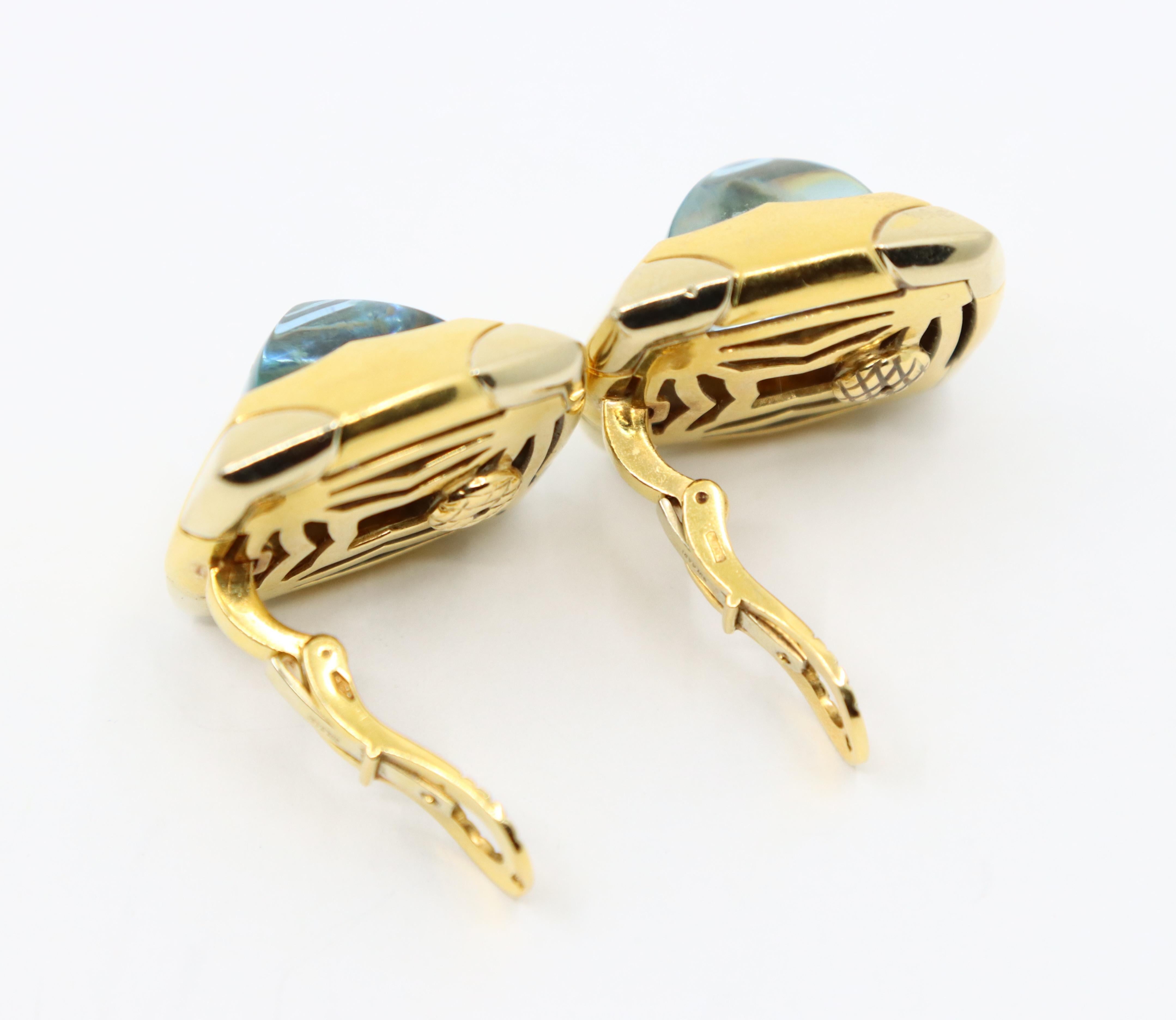 Orecchino Bulgari Roma Pyramid in oro 18 carati con Topazio Blu in vendita 7