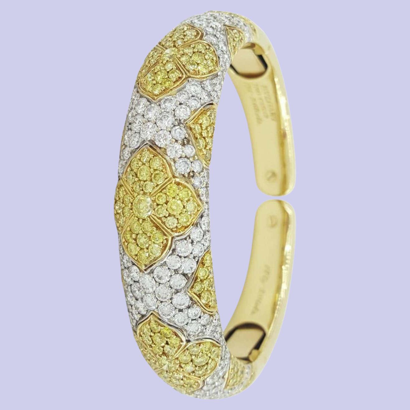 Taille ronde Bulgari Bracelet jonc Roma en or jaune 18 carats avec diamants jaunes et blancs en vente