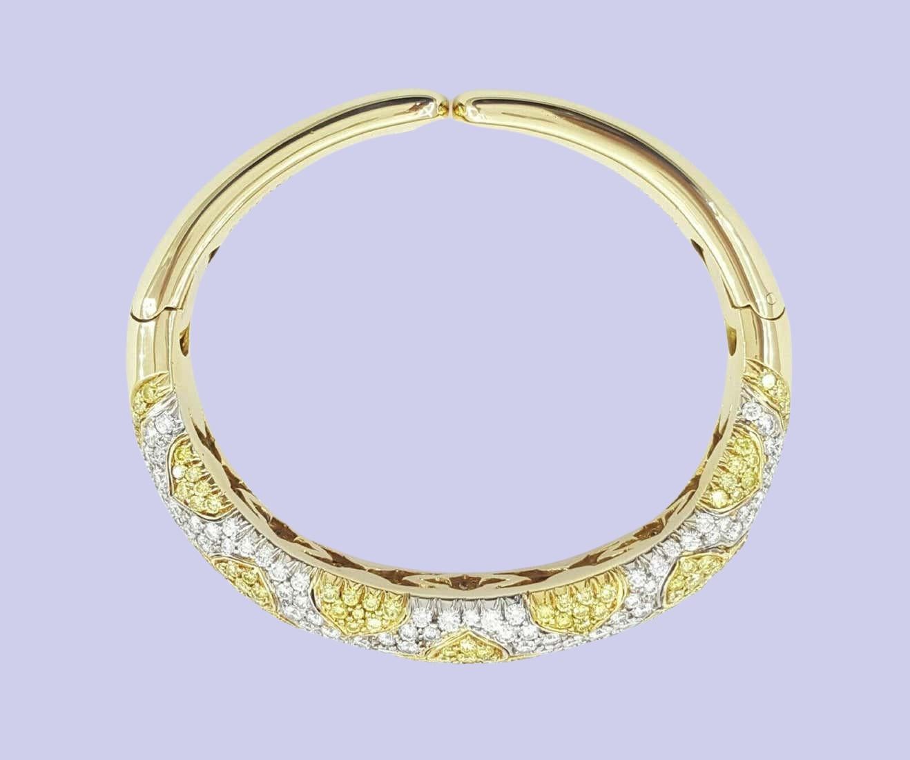 Bulgari Bracelet jonc Roma en or jaune 18 carats avec diamants jaunes et blancs Excellent état - En vente à Rome, IT