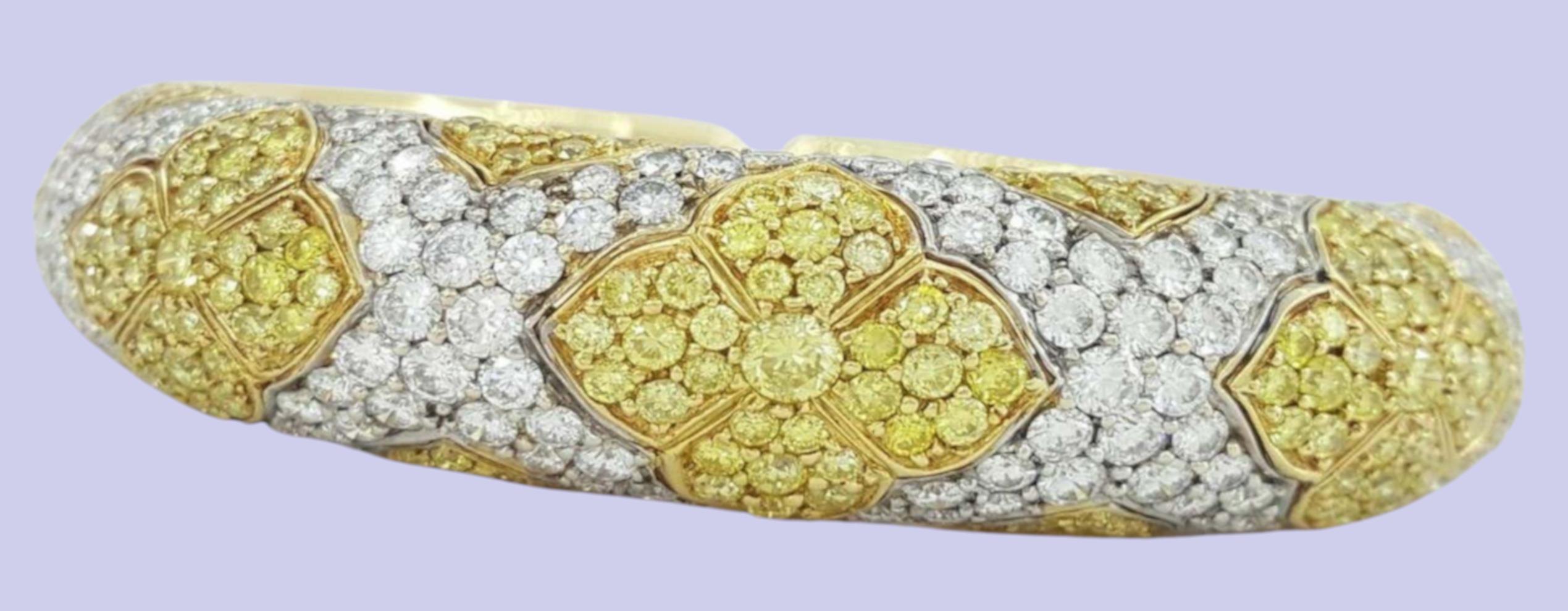 Bulgari Bracelet jonc Roma en or jaune 18 carats avec diamants jaunes et blancs Unisexe en vente