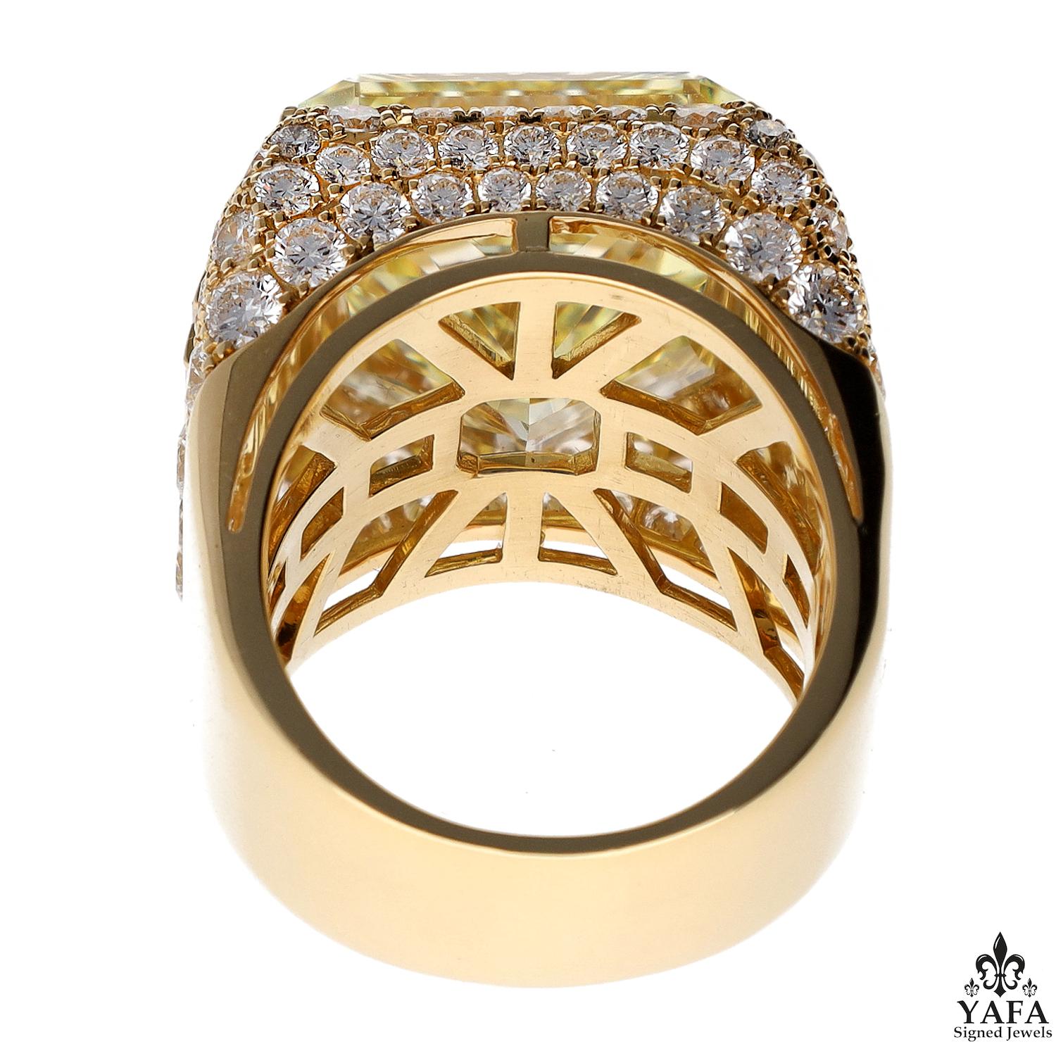 Bulgari Rom Trombino-Ring mit quadratischem Korn im Gelbschliff und 22,50 Karat Diamanten im Fancy-Gelbschliff (Moderne) im Angebot