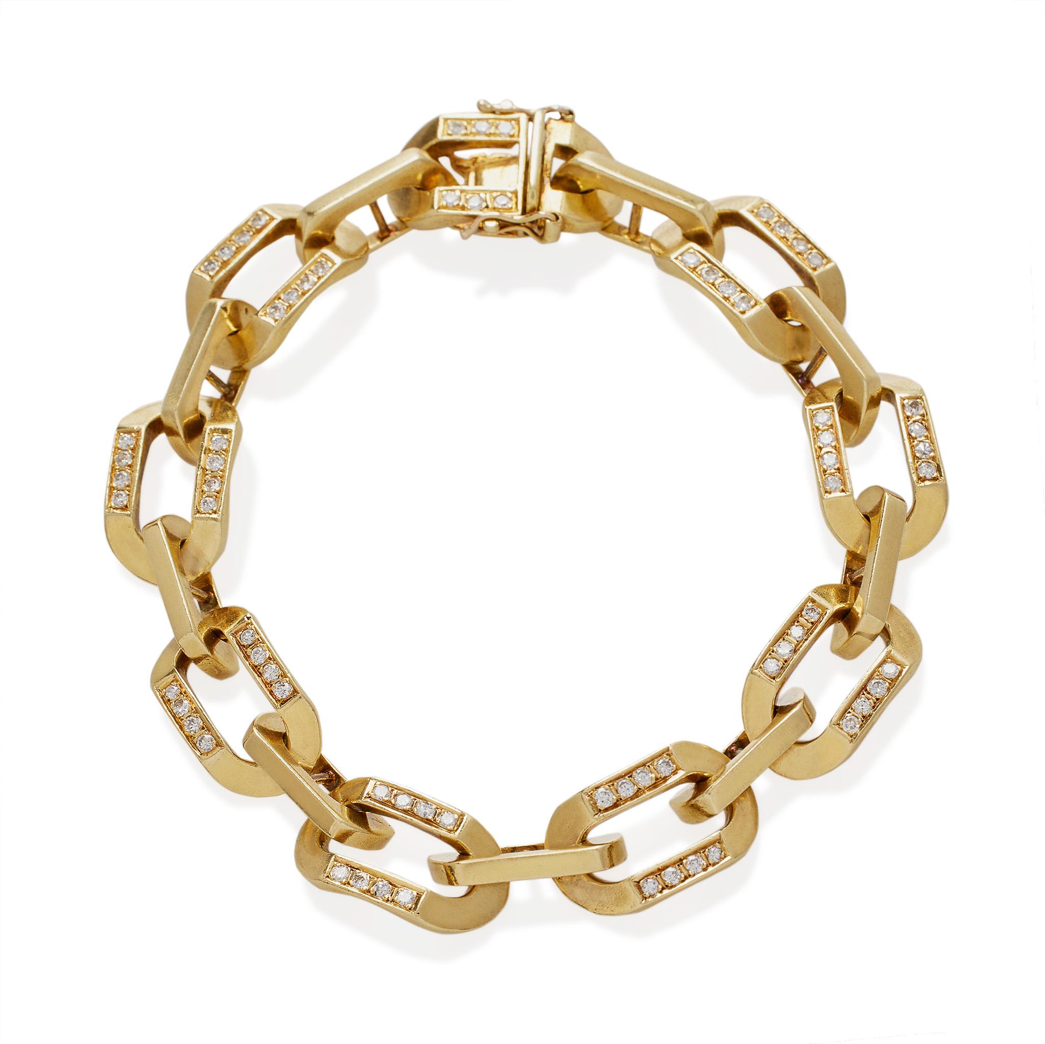Created by Bulgari in the 1970s, this bracelet is composed of 18K gold and diamonds. Its oversize trace links are highlighted by lines of round brilliant-cut diamonds. With its bold, oversize links joined by arched links and highlighted by sparkling