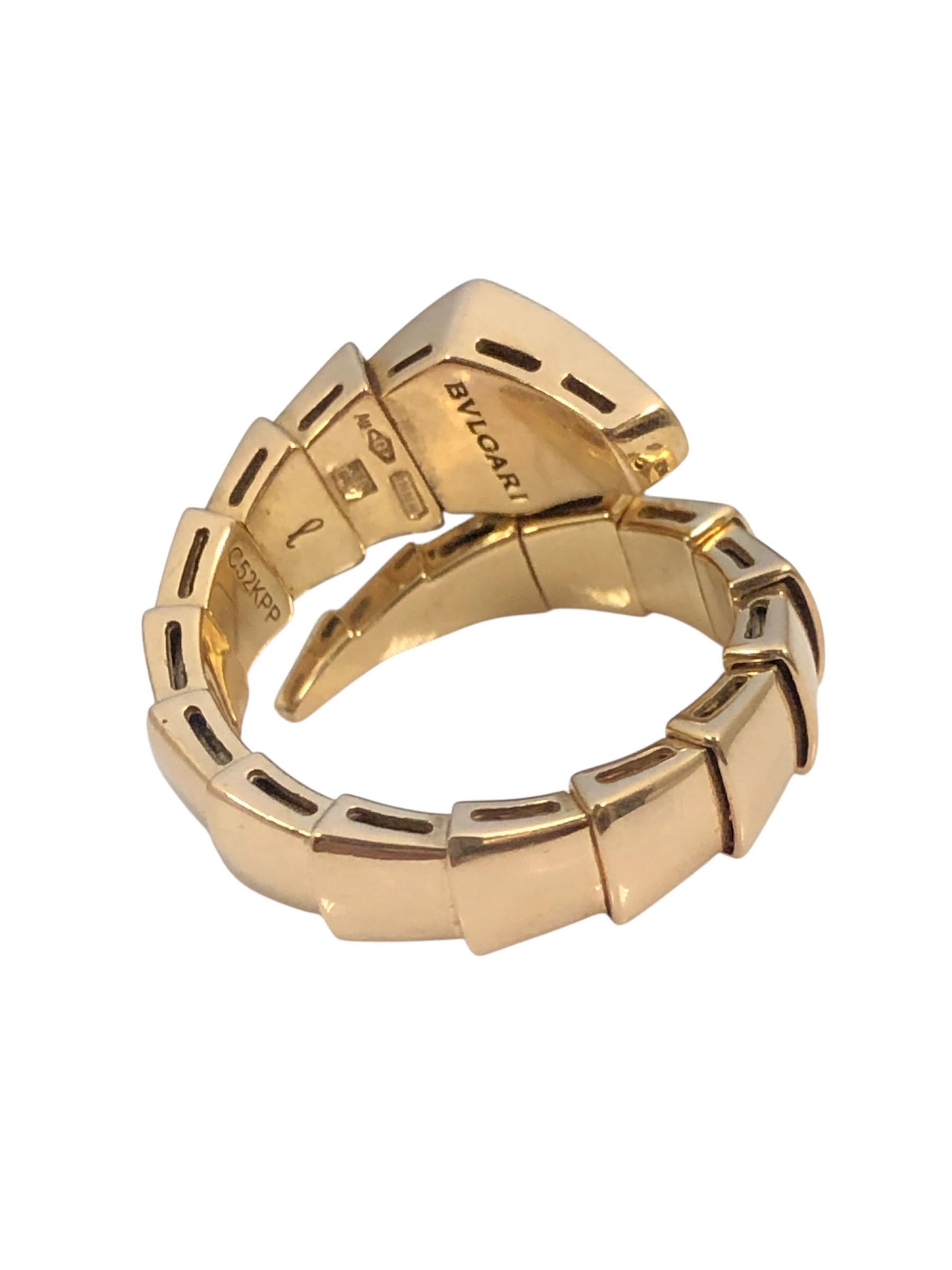 Bague serpent Serpenti en or rose et diamants Bulgari Excellent état - En vente à Chicago, IL