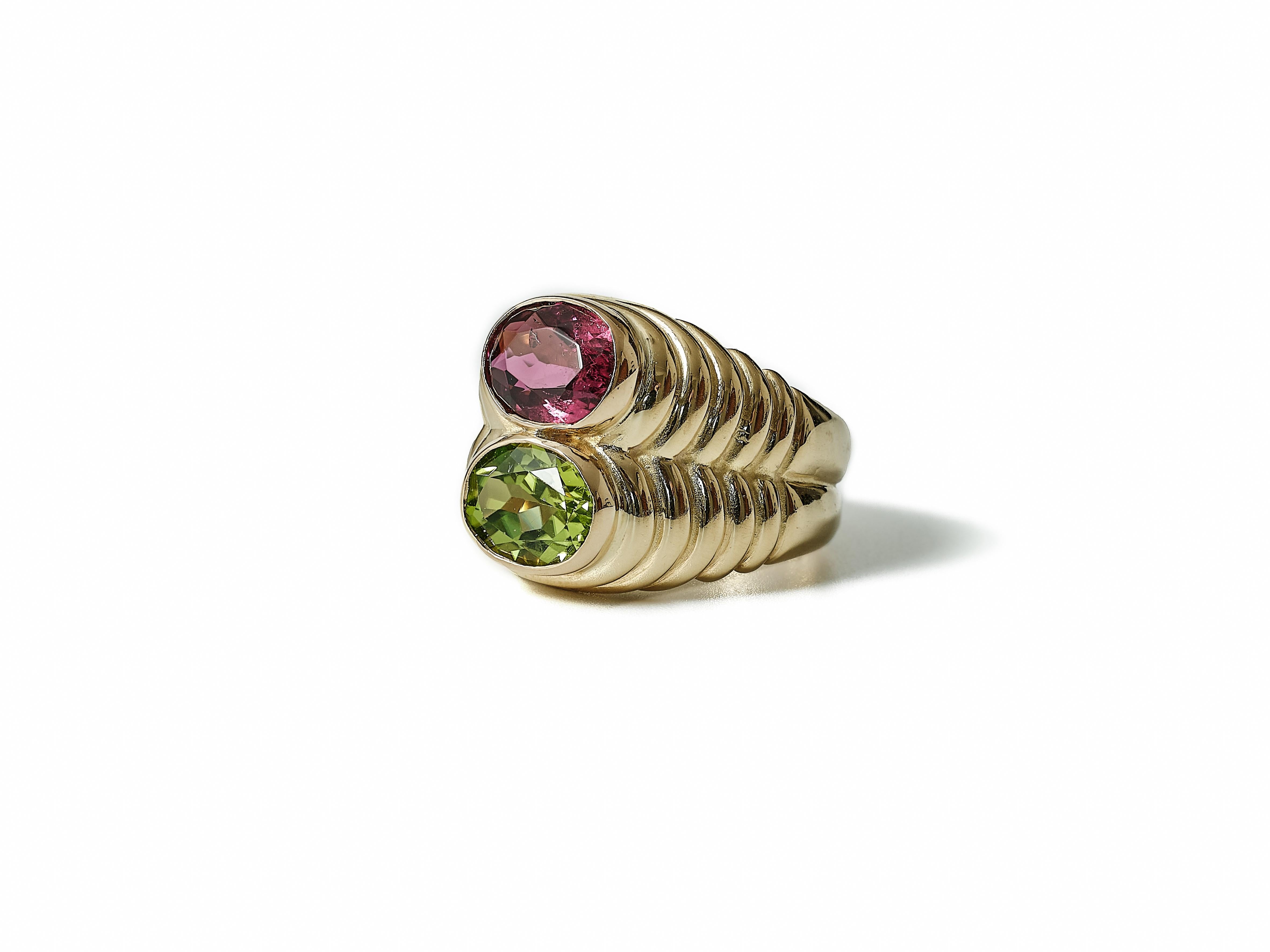Bulgari Rubellite and Peridot Doppio Ring Circa 1980 In Good Condition In Malmö, Skåne län