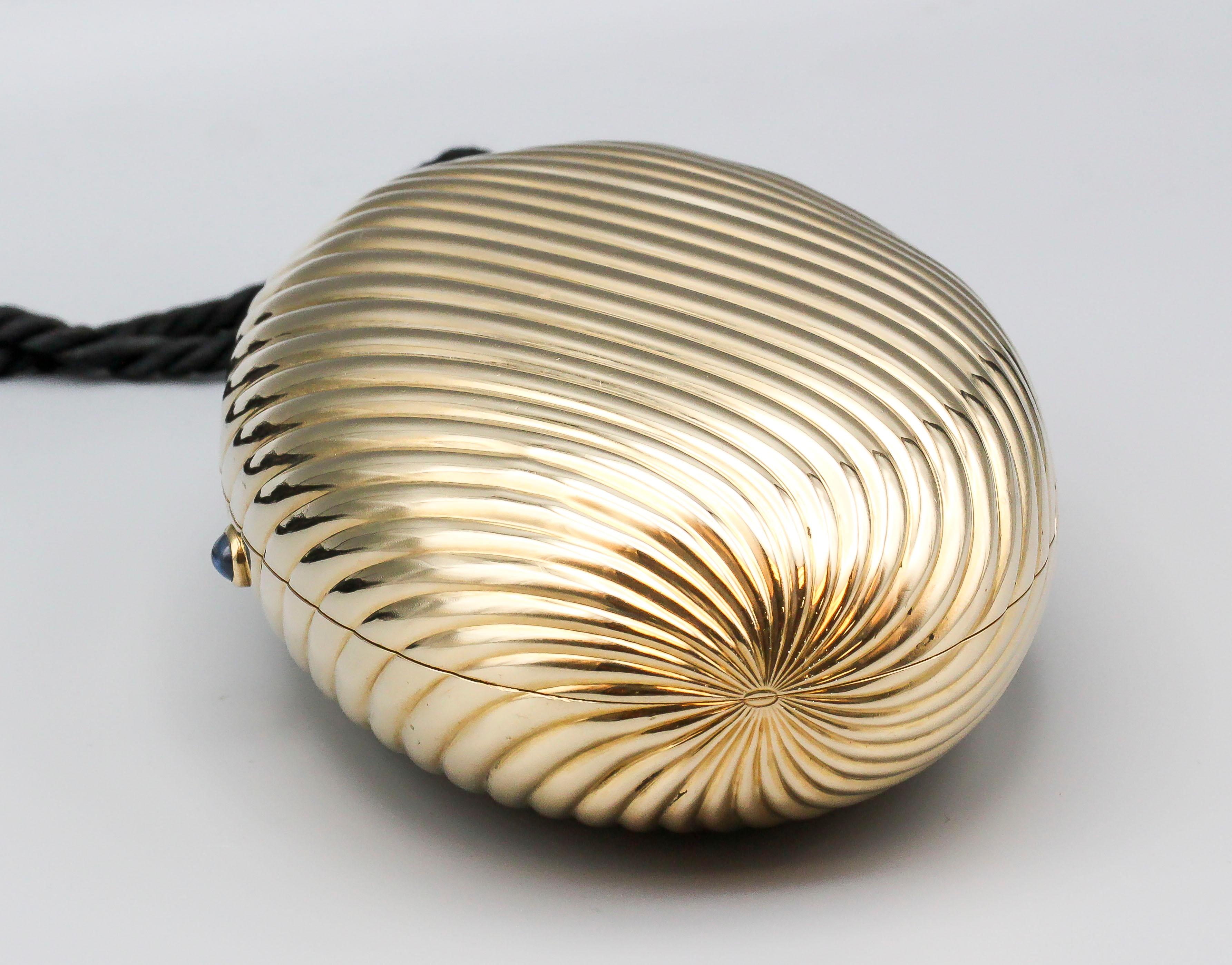 Cabochon Bulgari Sapphire 18 Karat Gold Melon Purse Evening Bag