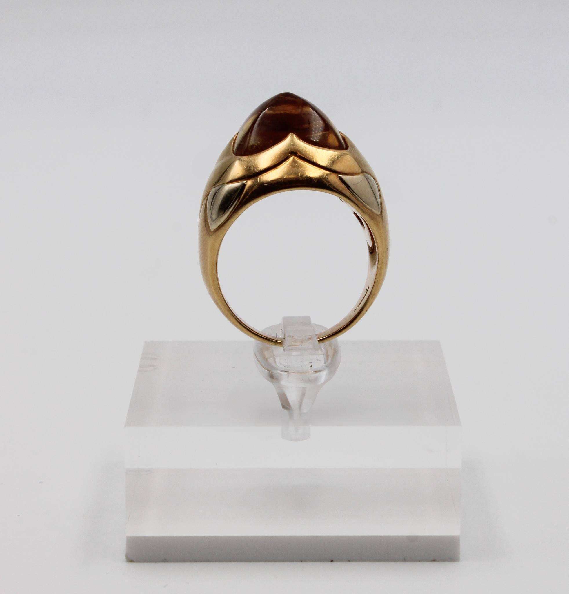 Bulgari Skulpturaler Ring aus Gelbgold mit Cabochon aus Citrin in der Mitte für Damen oder Herren im Angebot