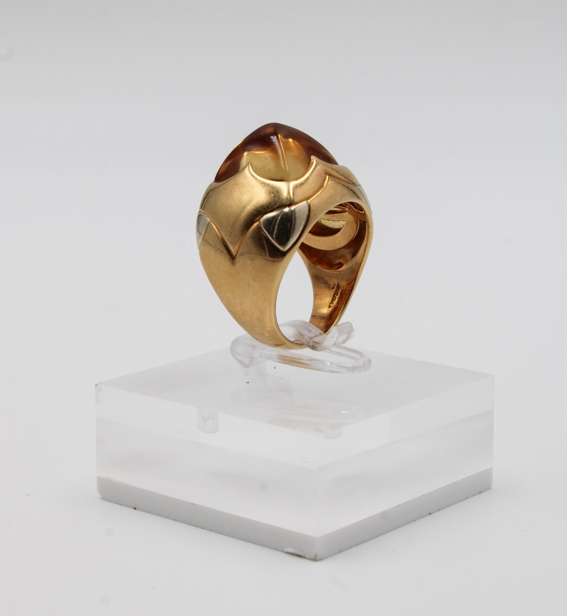 Bulgari Skulpturaler Ring aus Gelbgold mit Cabochon aus Citrin in der Mitte im Angebot 2