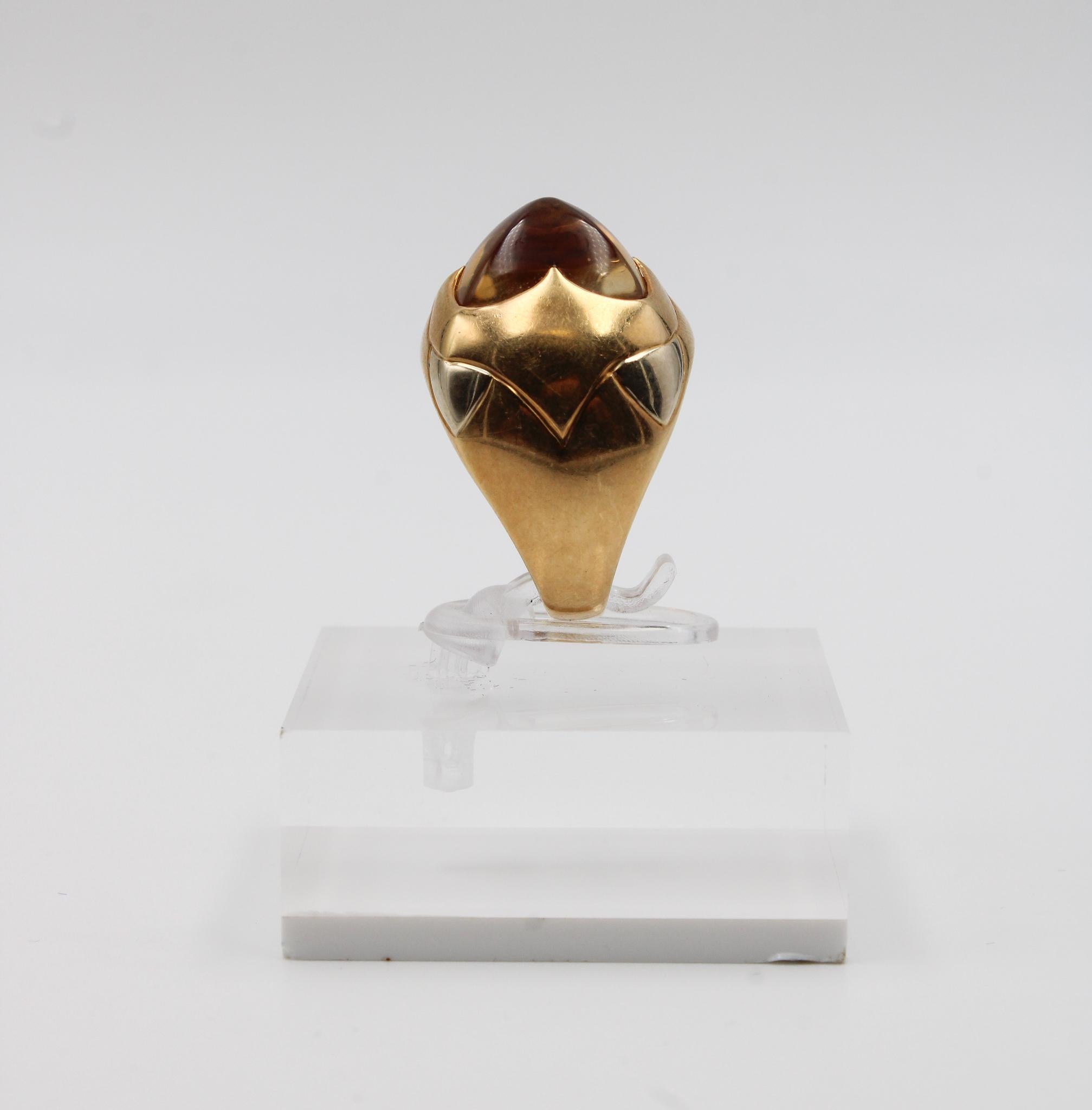 Bulgari Skulpturaler Ring aus Gelbgold mit Cabochon aus Citrin in der Mitte im Angebot 3