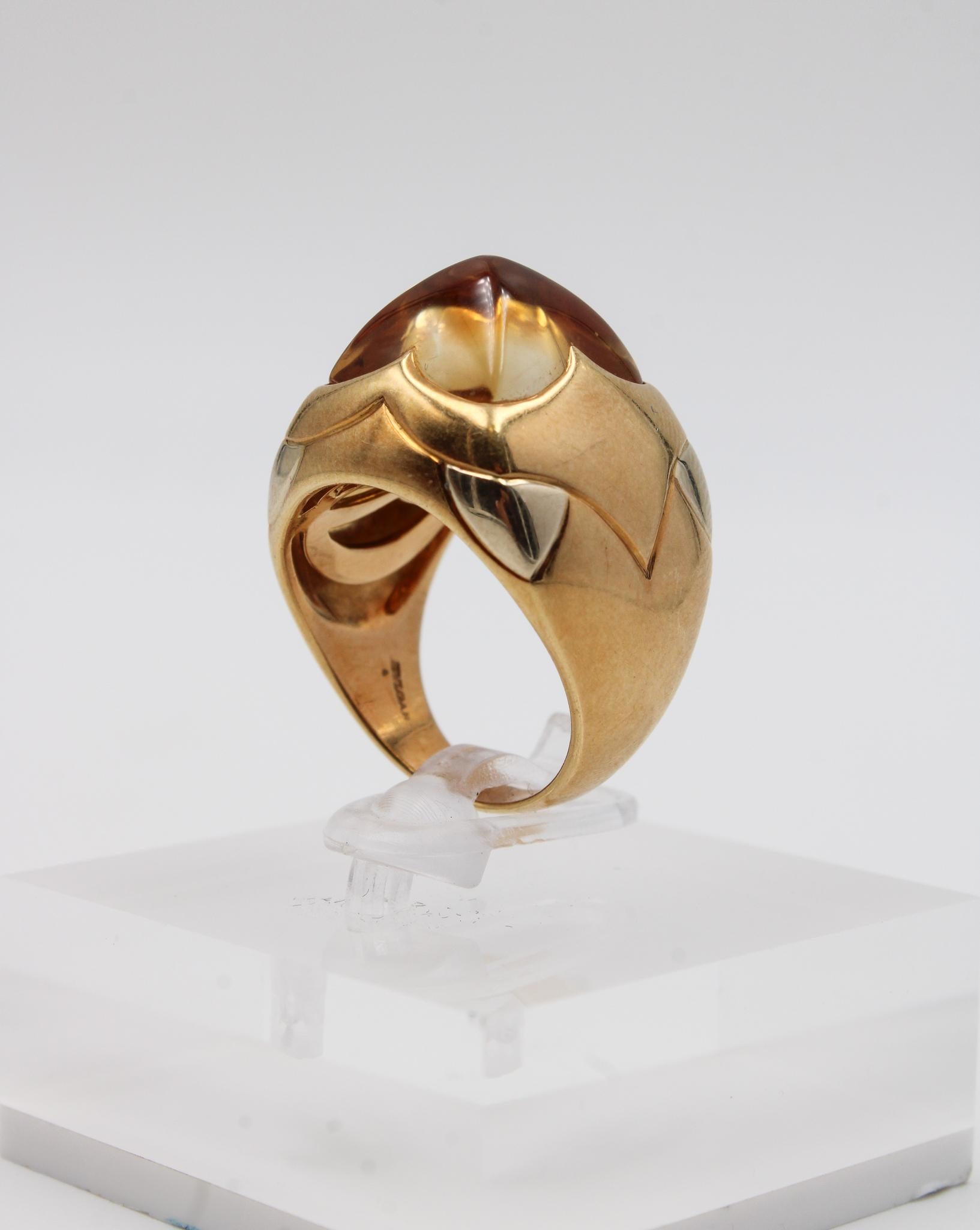Bulgari Skulpturaler Ring aus Gelbgold mit Cabochon aus Citrin in der Mitte im Angebot 4