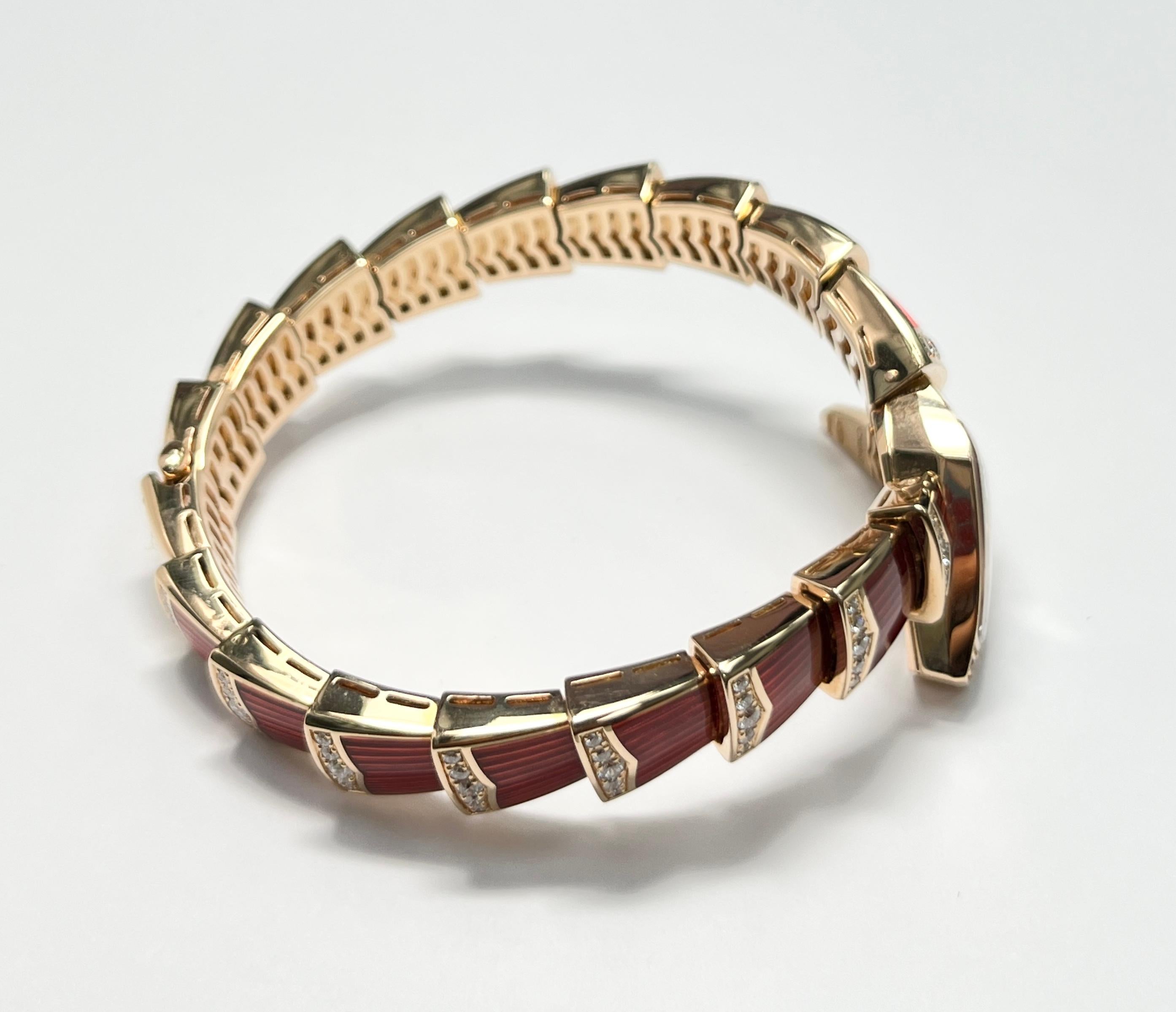 Bulgari Serpenti Armbanduhr aus 18 Karat Gold mit Diamanten im Angebot 3