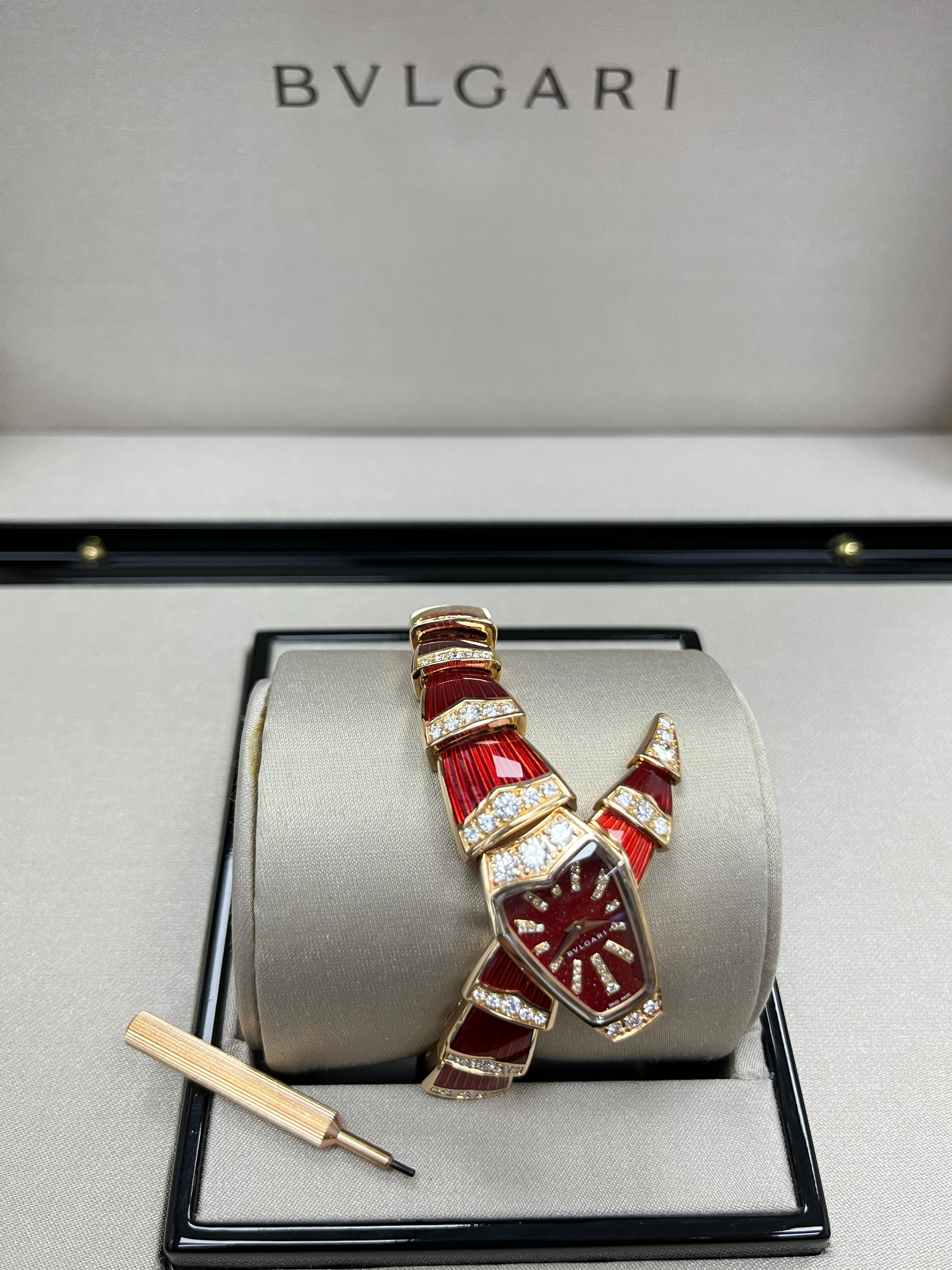 Bulgari Serpenti Armbanduhr aus 18 Karat Gold mit Diamanten im Angebot 4