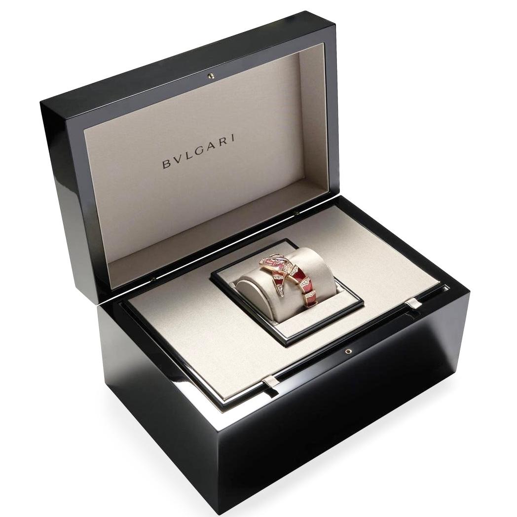 Bulgari Serpenti Armbanduhr aus 18 Karat Gold mit Diamanten im Angebot 8