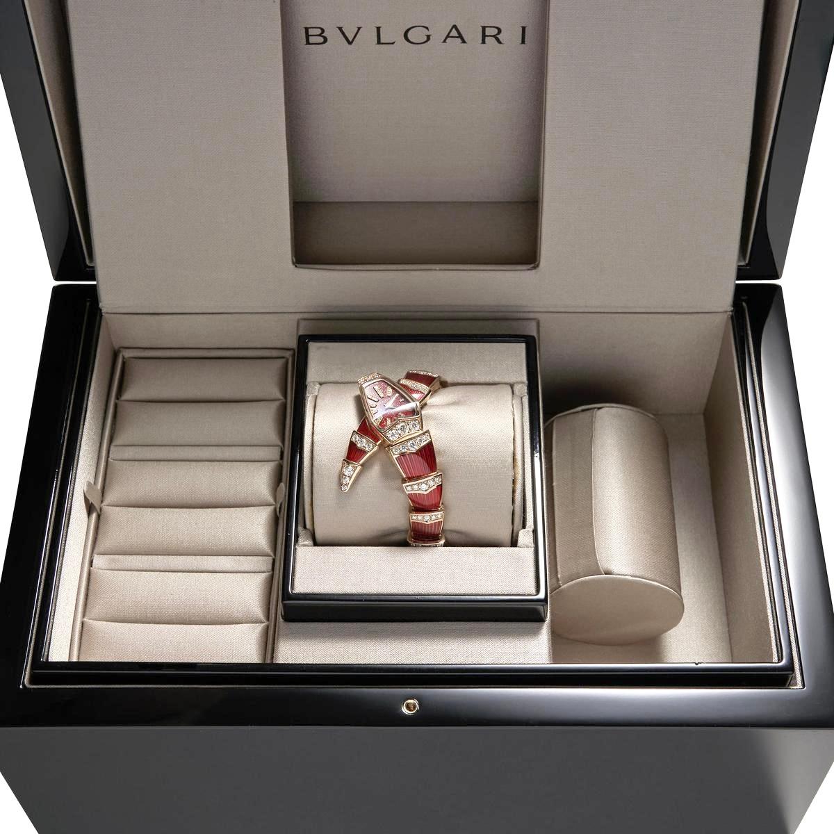 Bulgari Serpenti Armbanduhr aus 18 Karat Gold mit Diamanten im Angebot 9