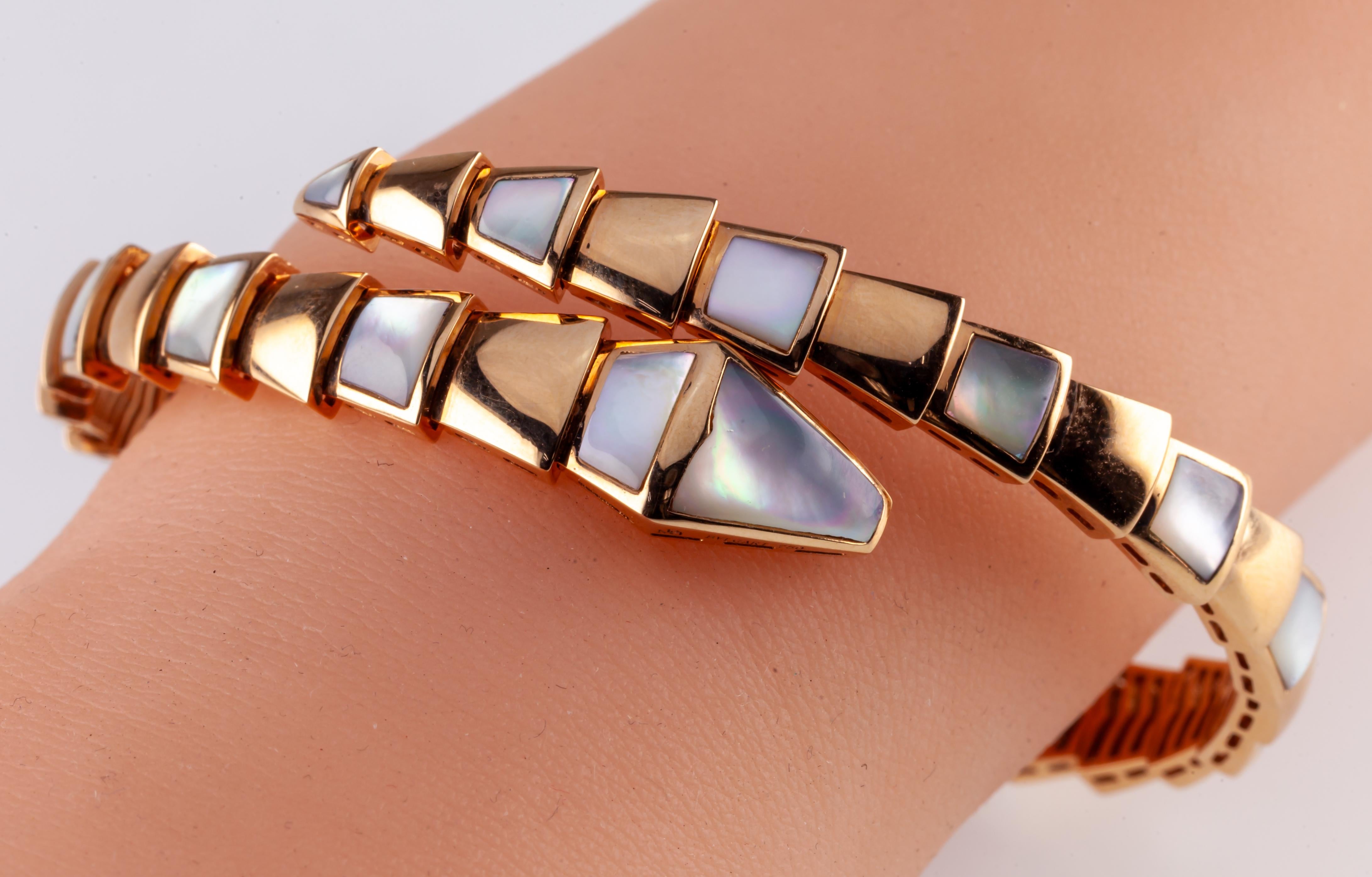 Features a unique design of alternating Mother of Pearl and Rose Gold 
Gross Weight: 40.30 grams
Dimensions: 7 1/4