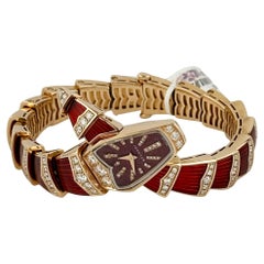 Bulgari Serpenti: 26 mm Armbanduhr, 18 Karat Roségold, roter Lack, Serpenti