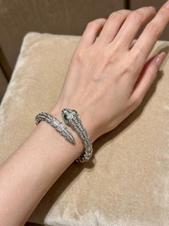Bulgari Serpenti Pulsera Envolvente Oro Blanco 18K Diamantes y Esmeraldas