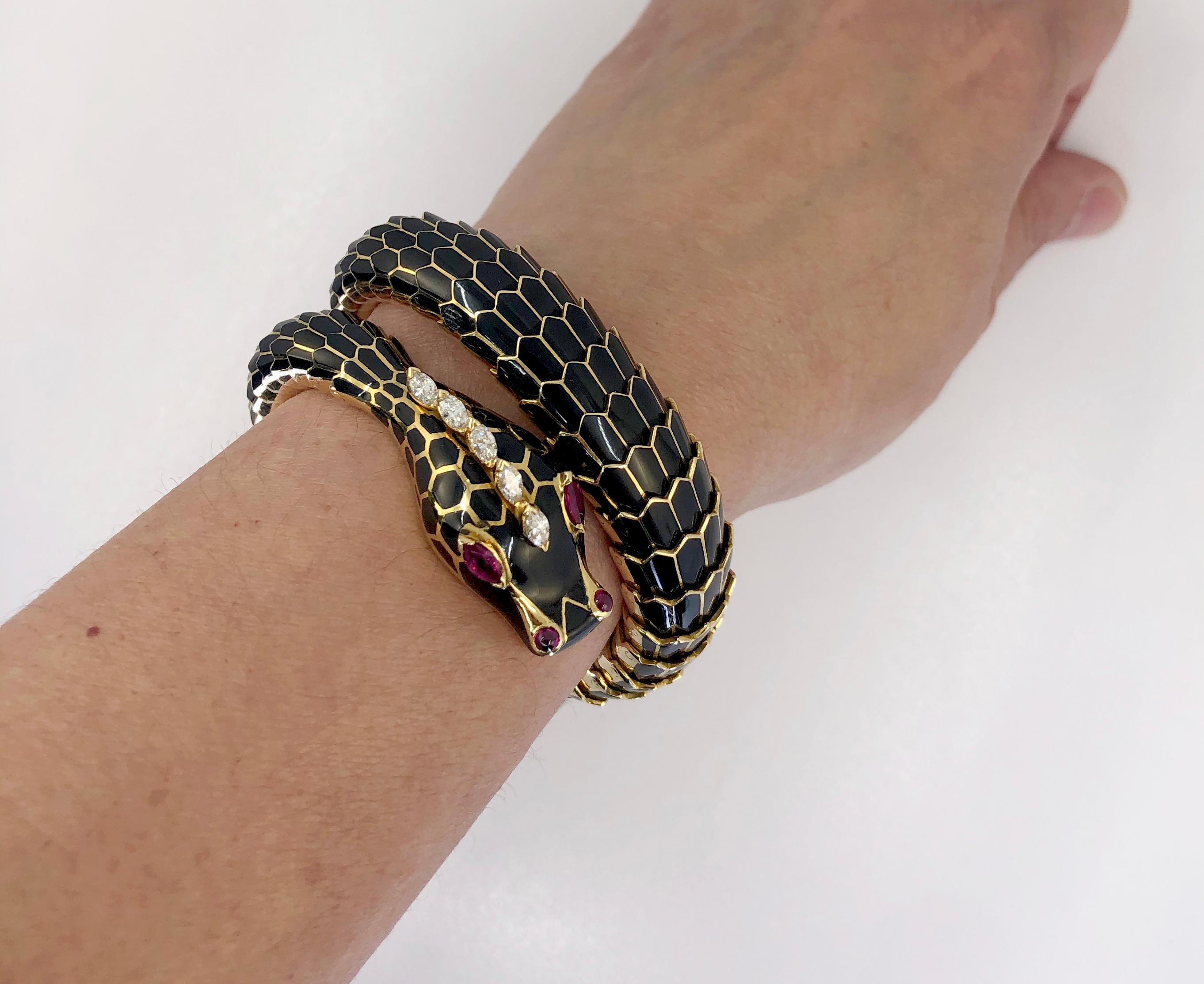 Bulgari Schwarzer Emaille Diamant Rubin Gelbgold Serpenti Armband im Zustand „Gut“ in New York, NY