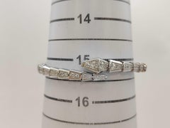 Bracelet jonc Bulgari Serpenti Diamond en or blanc 18 carats, taille 15