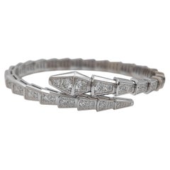 Bracelet jonc Bulgari Serpenti Diamond en or blanc 18 carats, taille 15
