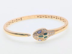 Bracelet jonc Bulgari Serpenti en or rose 18 carats, avec diamants, saphir bleu et malachite