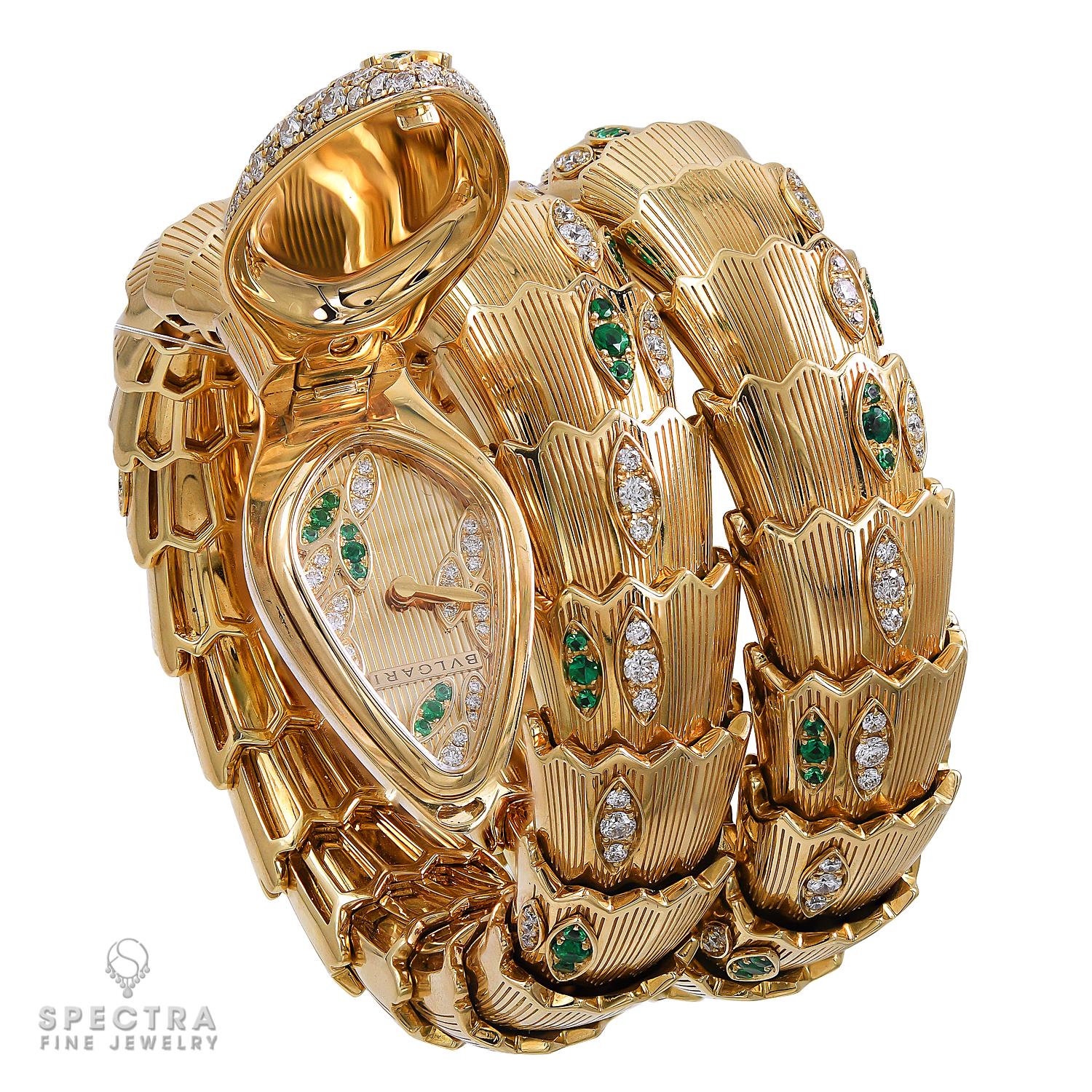 Bulgari Serpenti Diamant-Smaragd-Armbanduhr aus 18 Karat Gelbgold (Zeitgenössisch) im Angebot