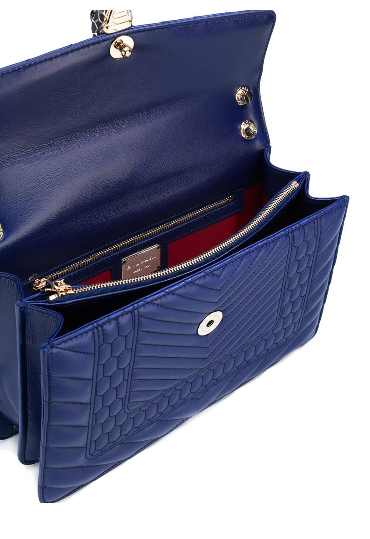     Bulgari calf-leather shoulder bag
    Clasp fastening at front
    Fold-over design, 'quilted Scaglie' finish, matte Serpenti head closure, snake body chain strap, internal pockets, tag and mirror, fully lined
    100% calf leather
Color Blue 
 