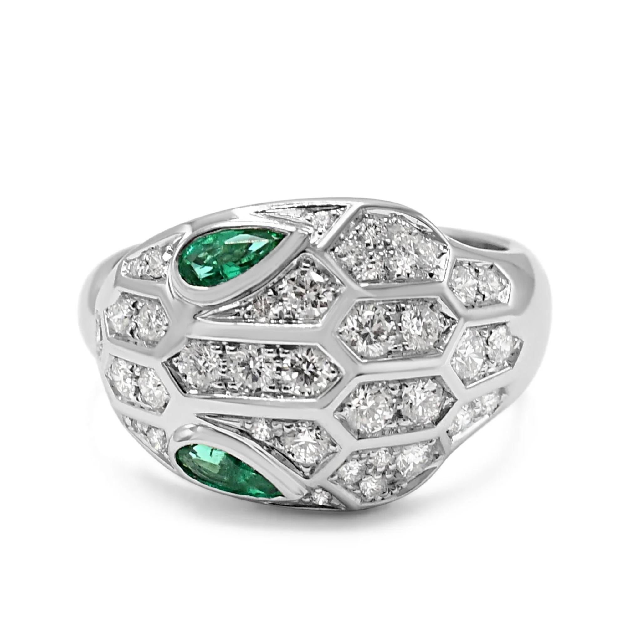 Bulgari Serpenti Seduttori Anello con smeraldo e diamanti in oro bianco 18 carati in vendita