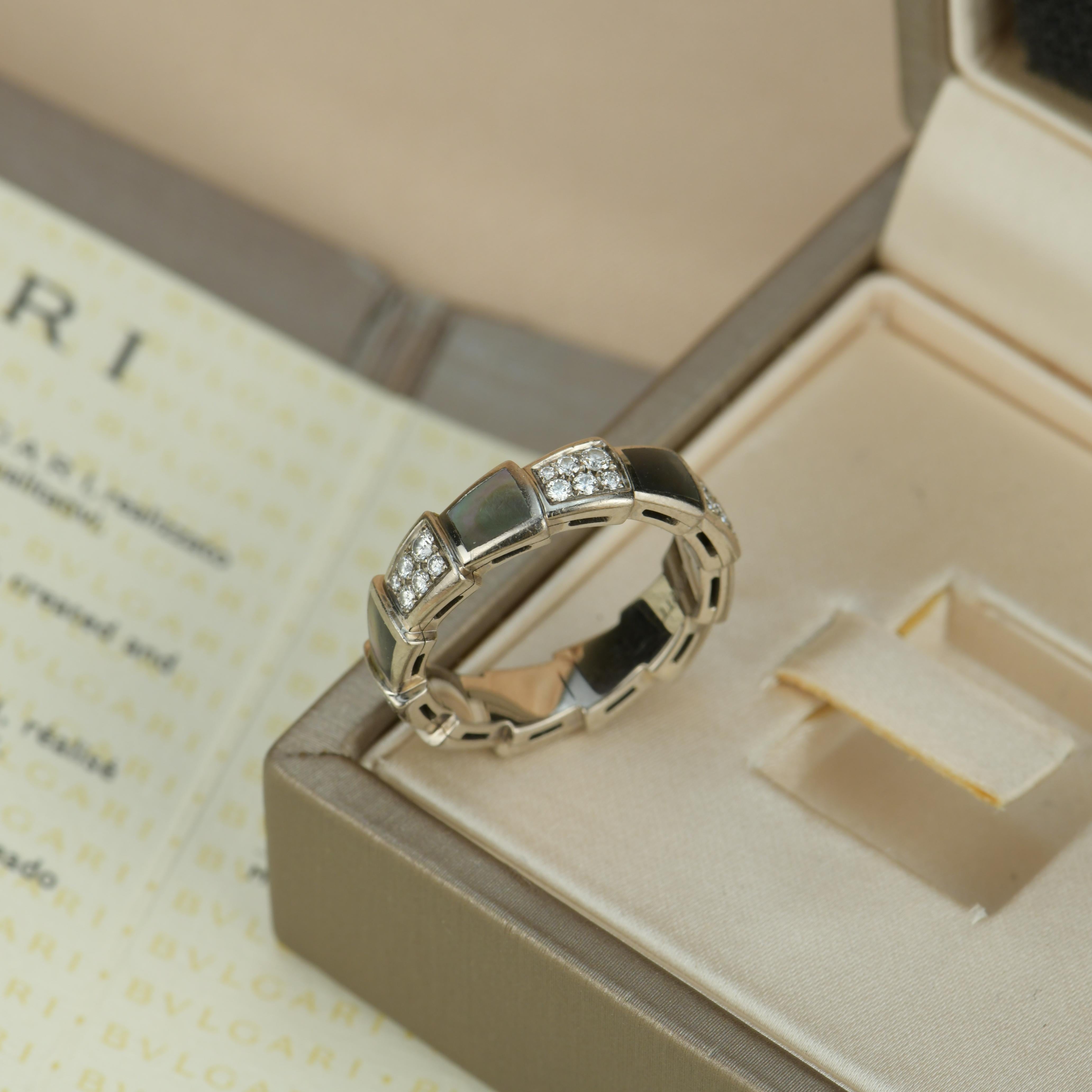 Bulgari Serpenti Viper Perlmuttring aus Weißgold mit Perlmutt 6