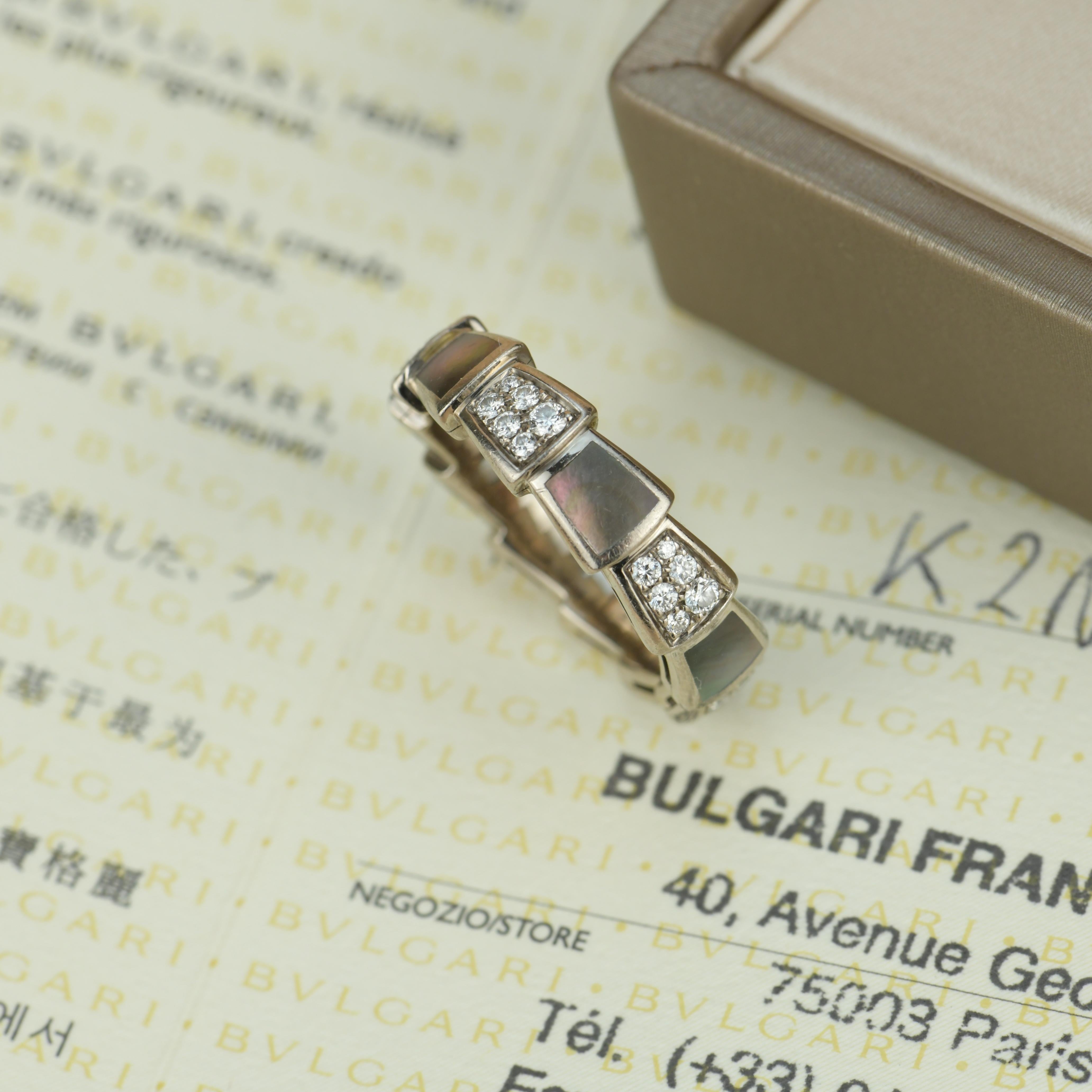 Bulgari Serpenti Viper Perlmuttring aus Weißgold mit Perlmutt 7