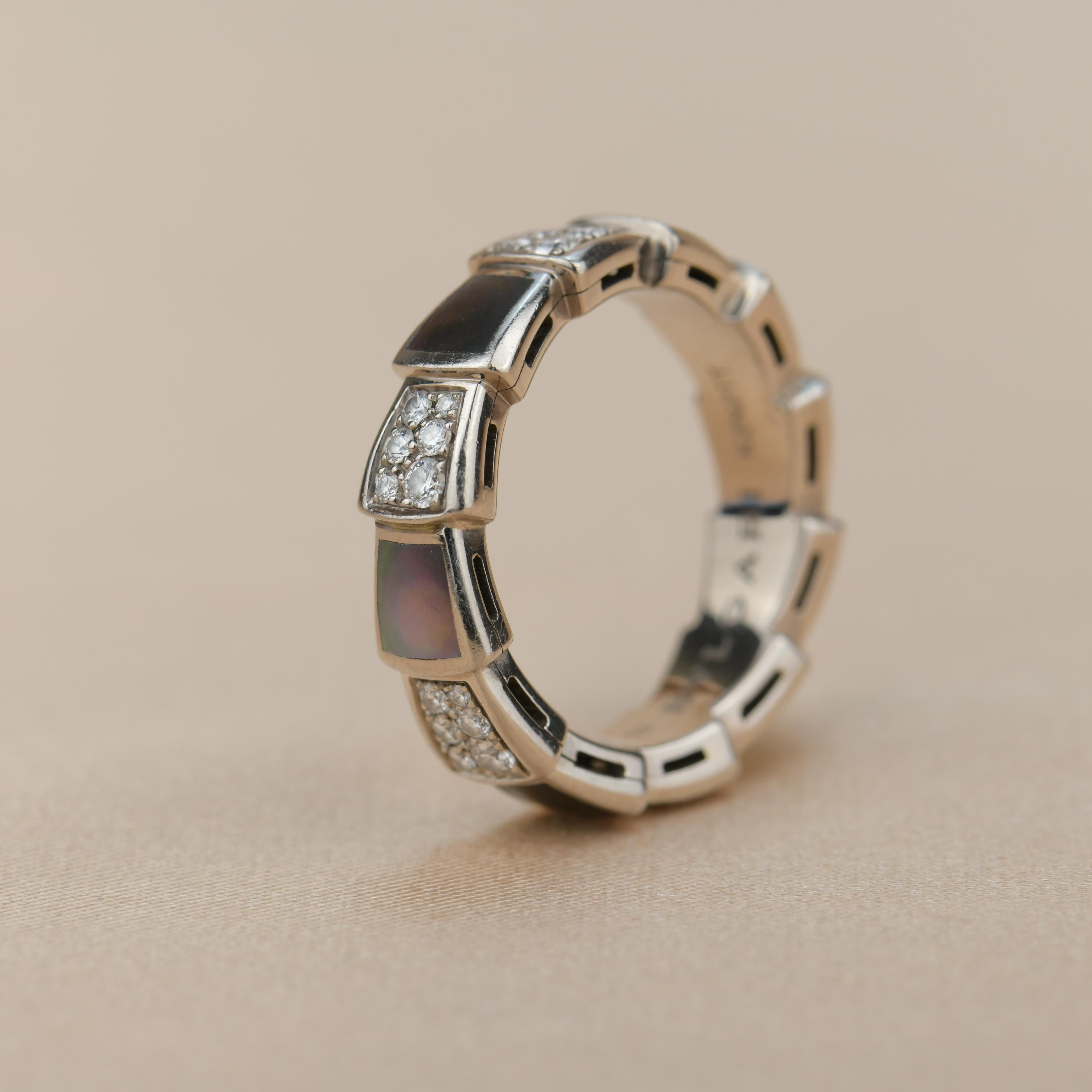 Bulgari Serpenti Viper Perlmuttring aus Weißgold mit Perlmutt 1
