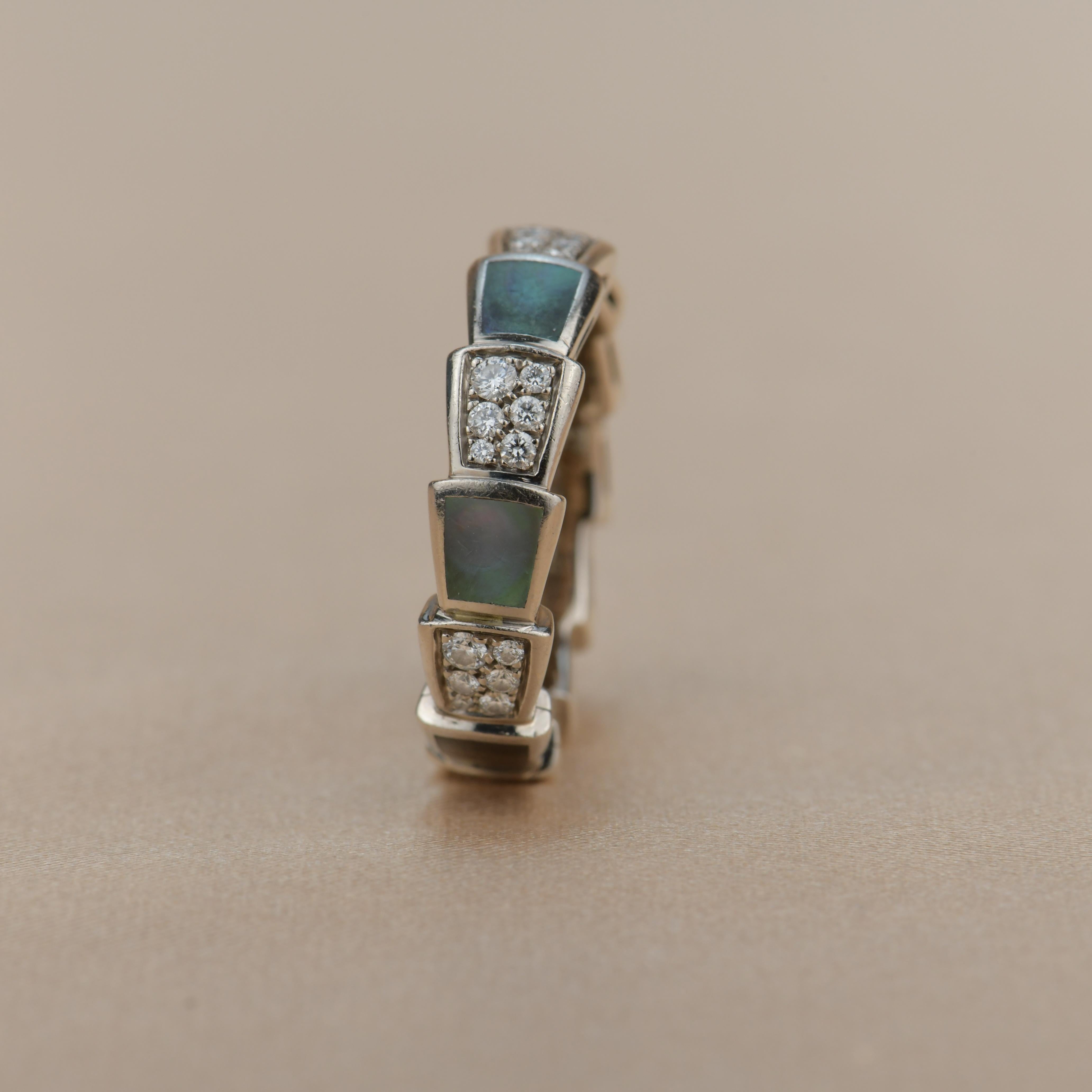 Bulgari Serpenti Viper Perlmuttring aus Weißgold mit Perlmutt 3