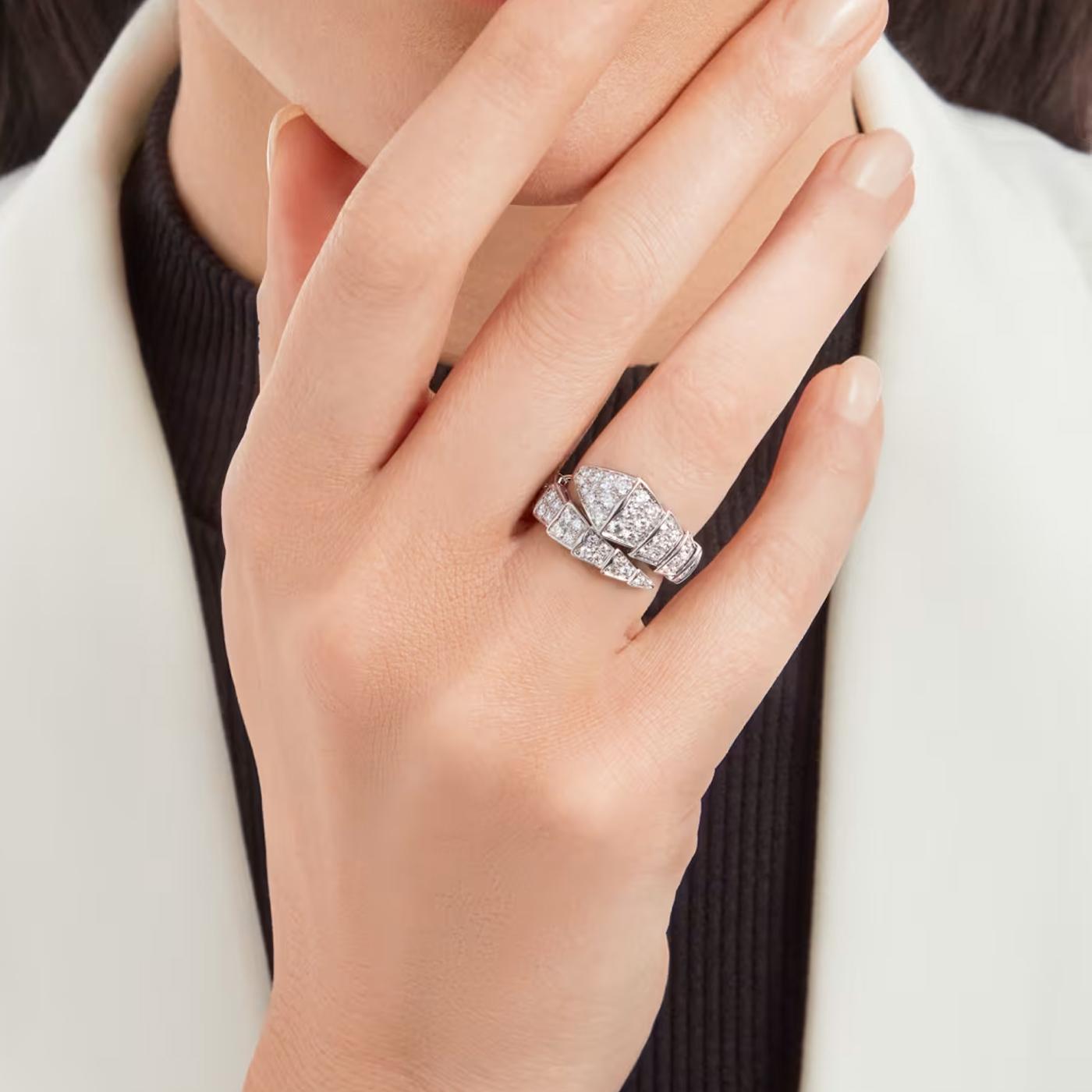 Bulgari Serpenti Viper One-Coil Full Pave Diamonds Snake Ring Oro bianco 18k in vendita 5
