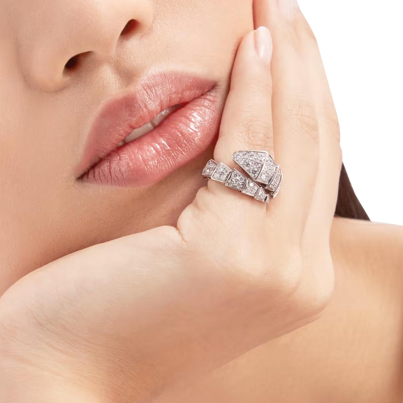 Bulgari Serpenti Viper One-Coil Full Pave Diamonds Snake Ring Oro bianco 18k in vendita 7