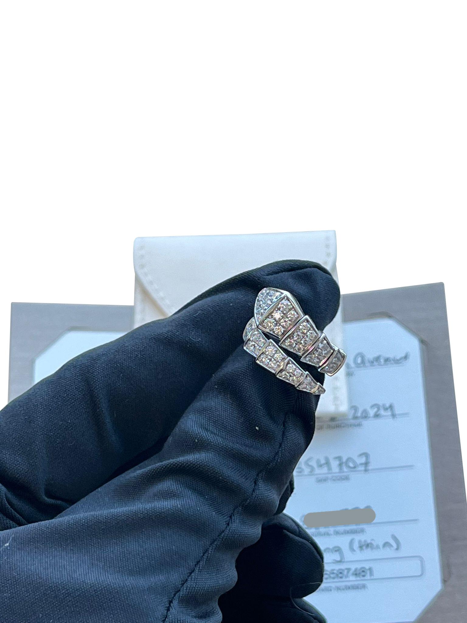 Taglio rotondo Bulgari Serpenti Viper One-Coil Full Pave Diamonds Snake Ring Oro bianco 18k in vendita