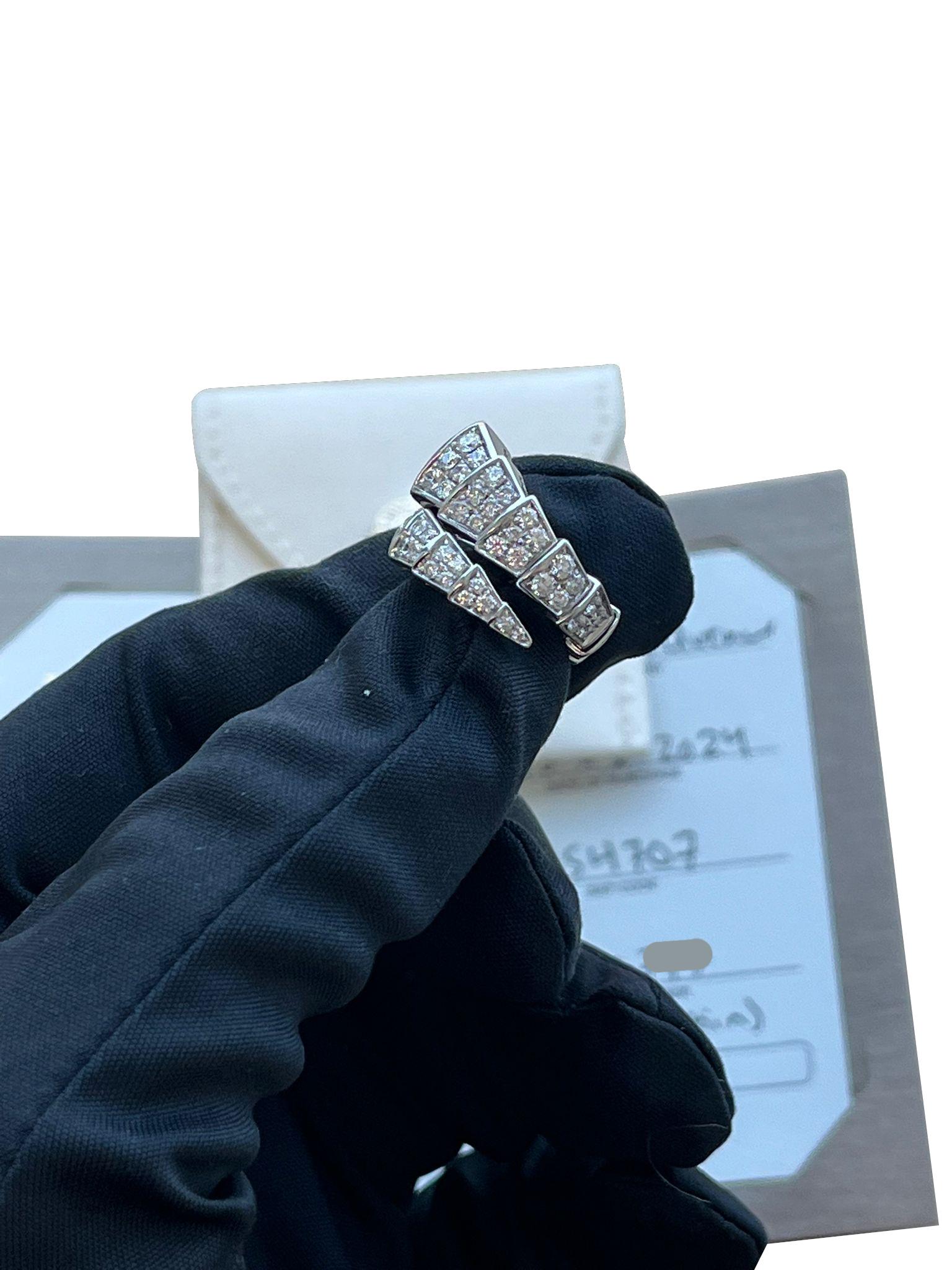 Bulgari Serpenti Viper One-Coil Full Pave Diamonds Snake Ring Oro bianco 18k In condizioni Nuovo in vendita a Aventura, FL
