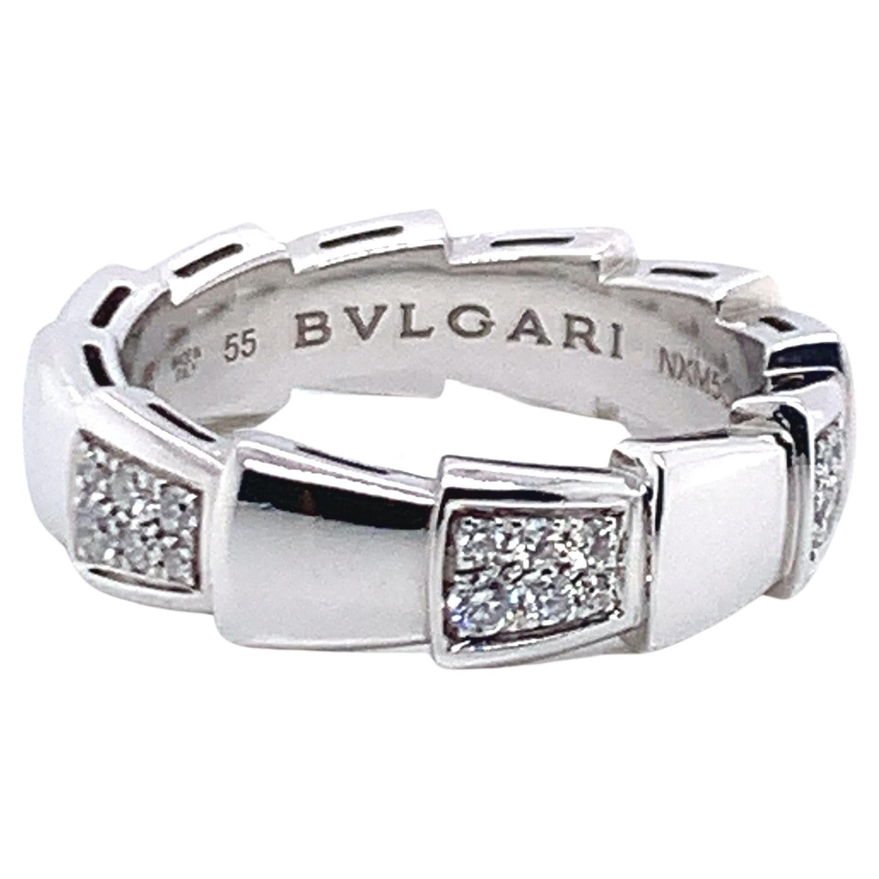 Selon les propres termes de son fabricant, cette bague Bulgari Serpenti Viper 