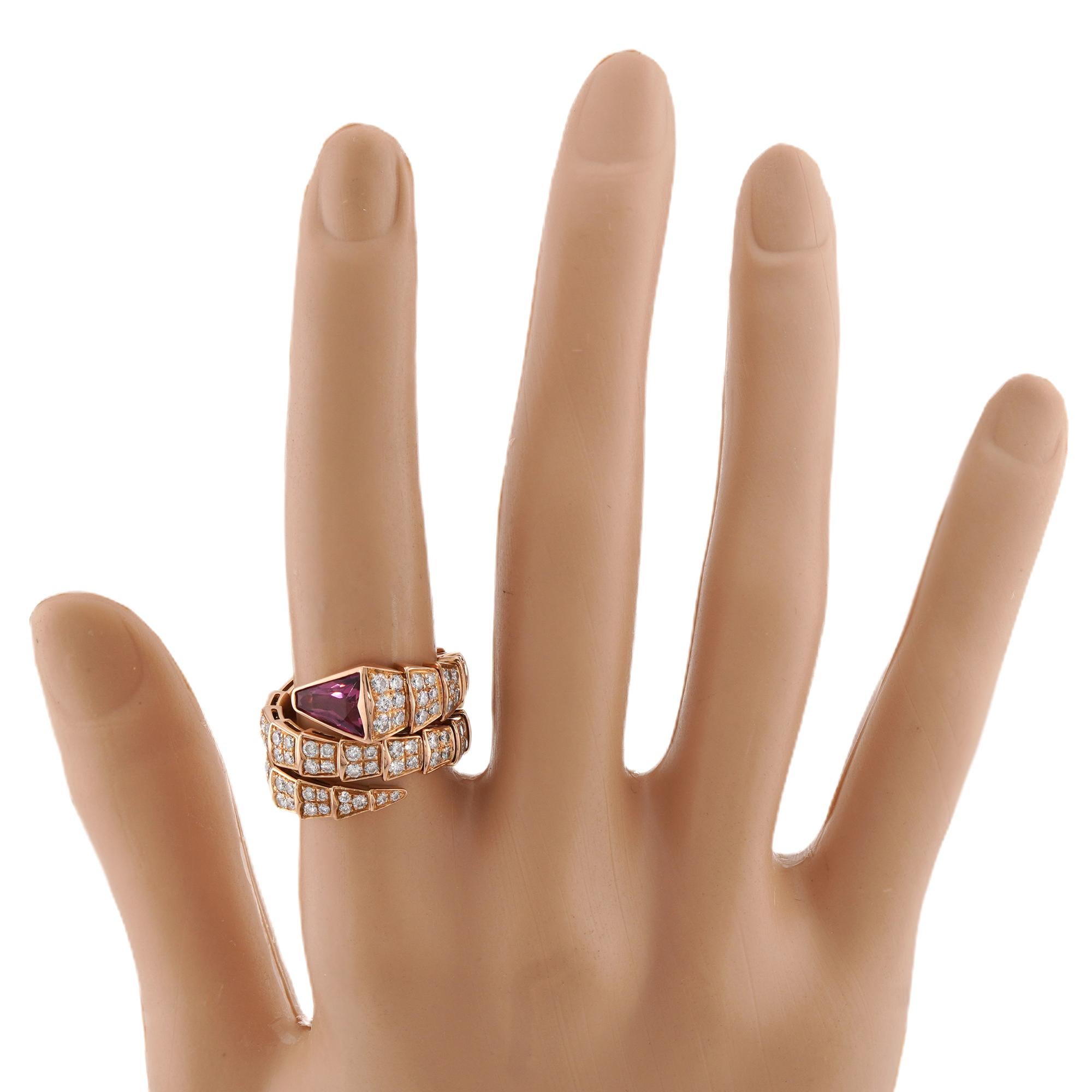 BULGARI Bague Serpenti Viper Rubis Plein Pave Diamant Or Rose 3 rangs moyen Excellent état - En vente à New York, NY
